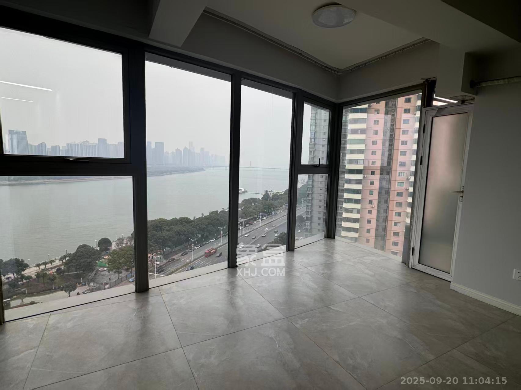 潮宗御苑  4室2厅2卫    7500.0元/月室内图