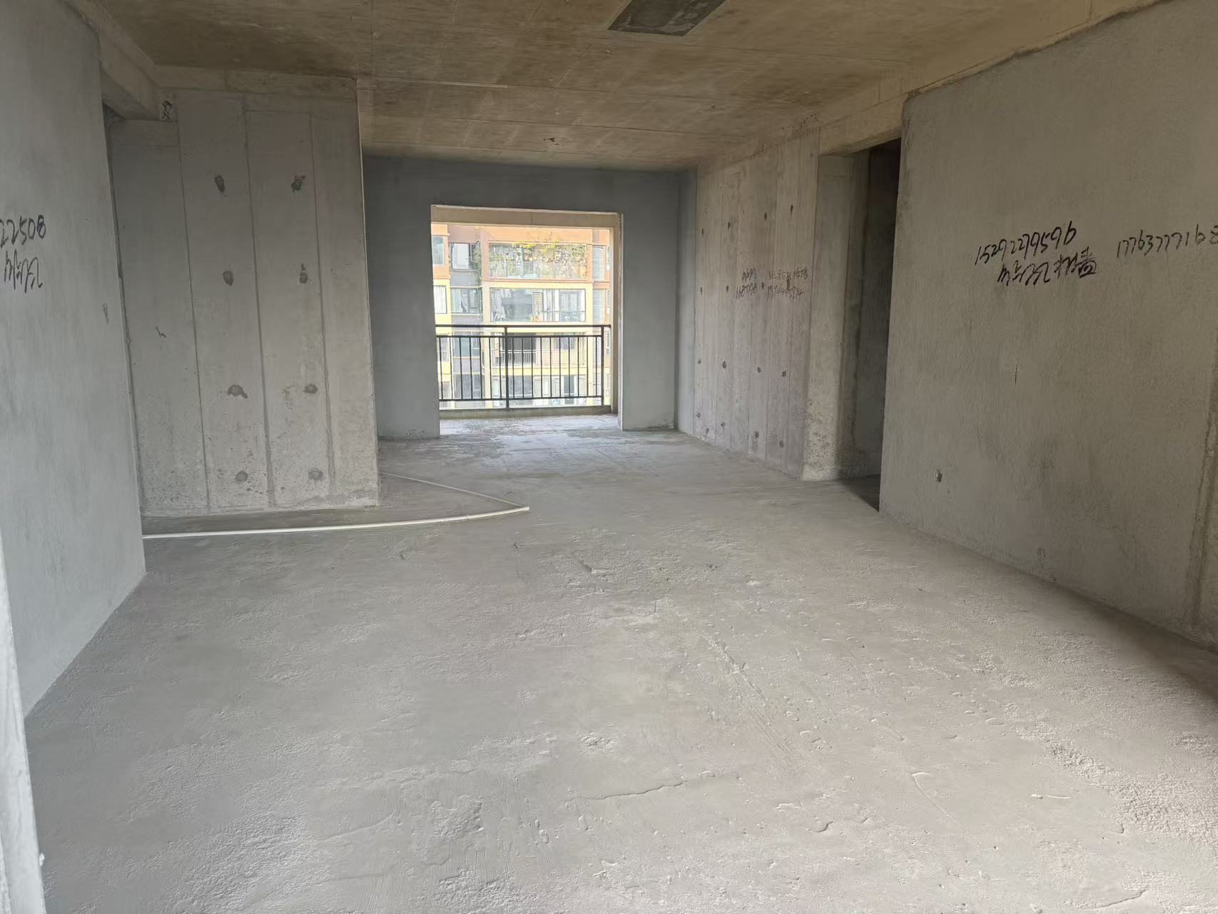 吉大汉珠山府  5室2厅2卫    98.0万 吉大汉珠山府  5室2厅2卫    98.0万