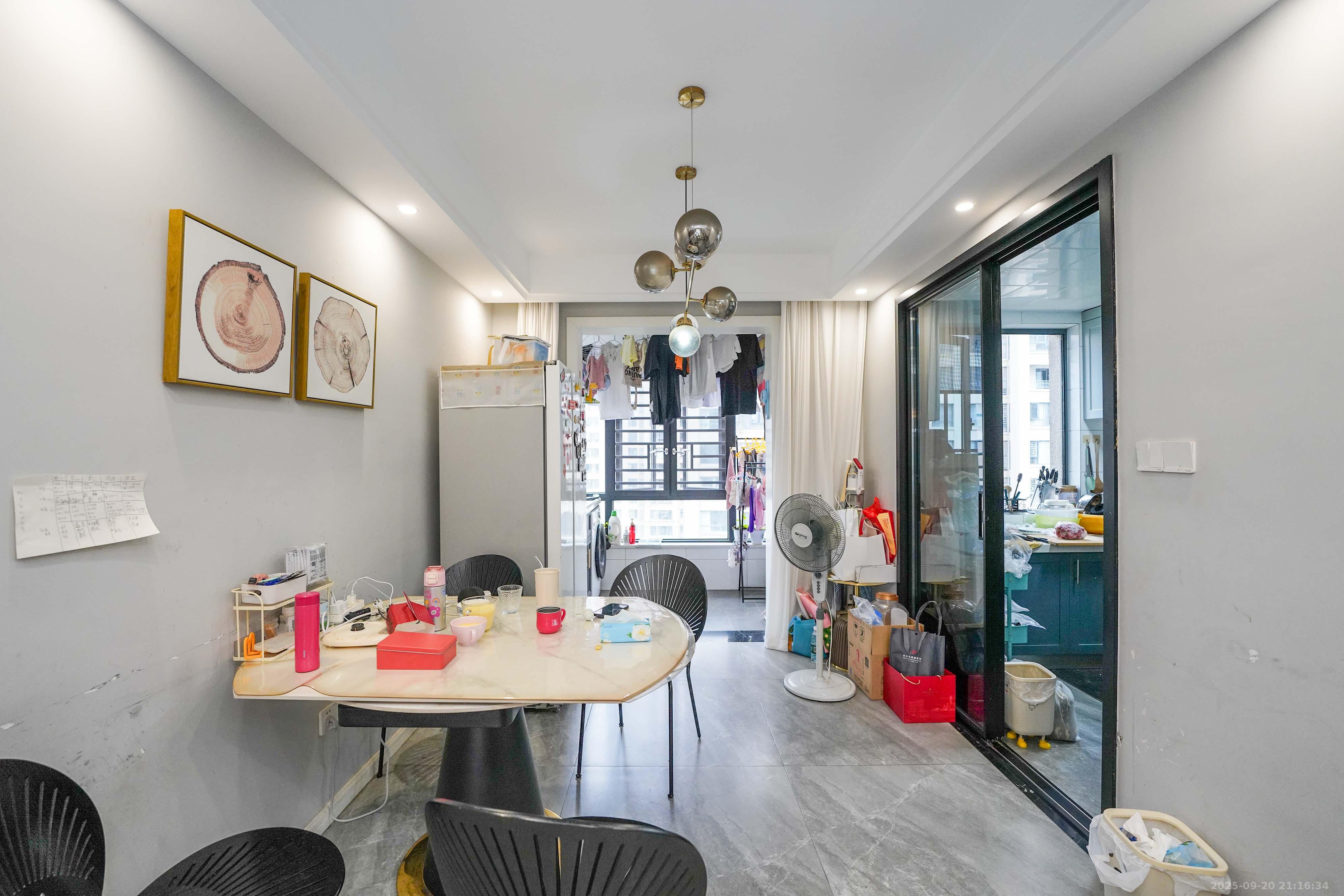 五矿万境蓝山 4室2厅2卫 164.0万 五矿万境蓝山 4室2厅2卫 164.0万客厅