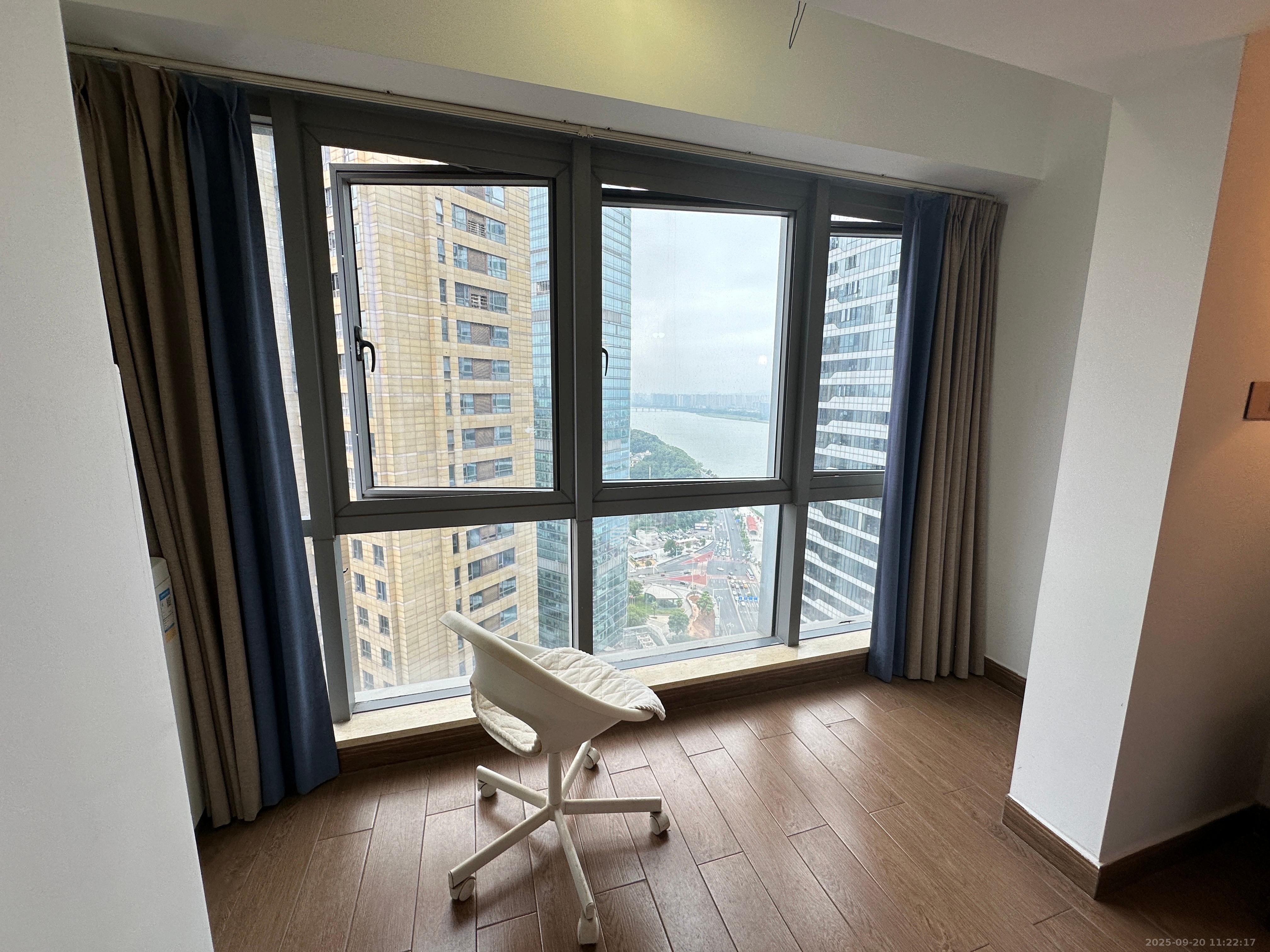 保利国际广场 1室1厅1卫 2200.0元/月 保利国际广场 1室1厅1卫 2200.0元/月室内图