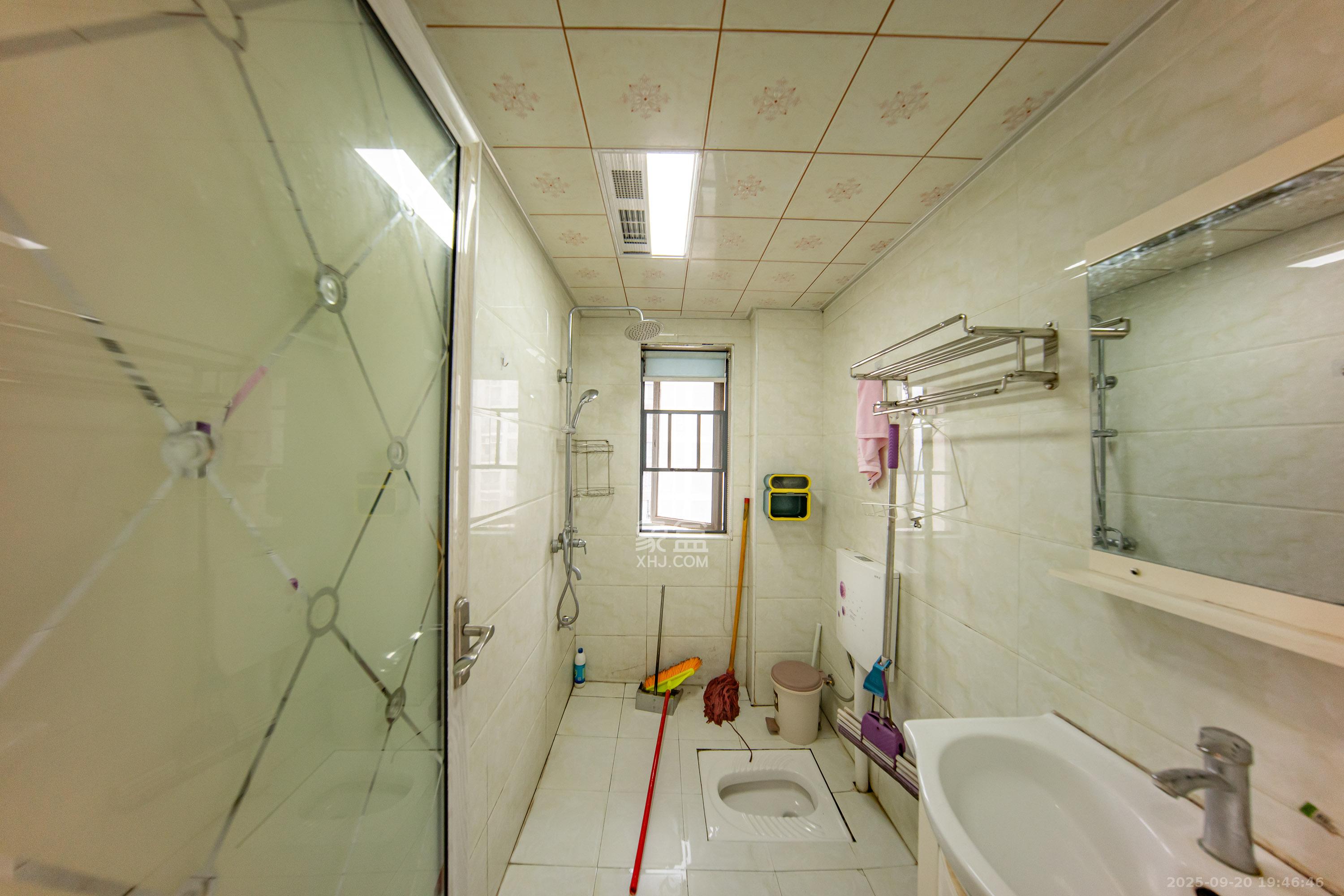 枫华府第 4室2厅2卫 74.0万 枫华府第 4室2厅2卫 74.0万卫生间