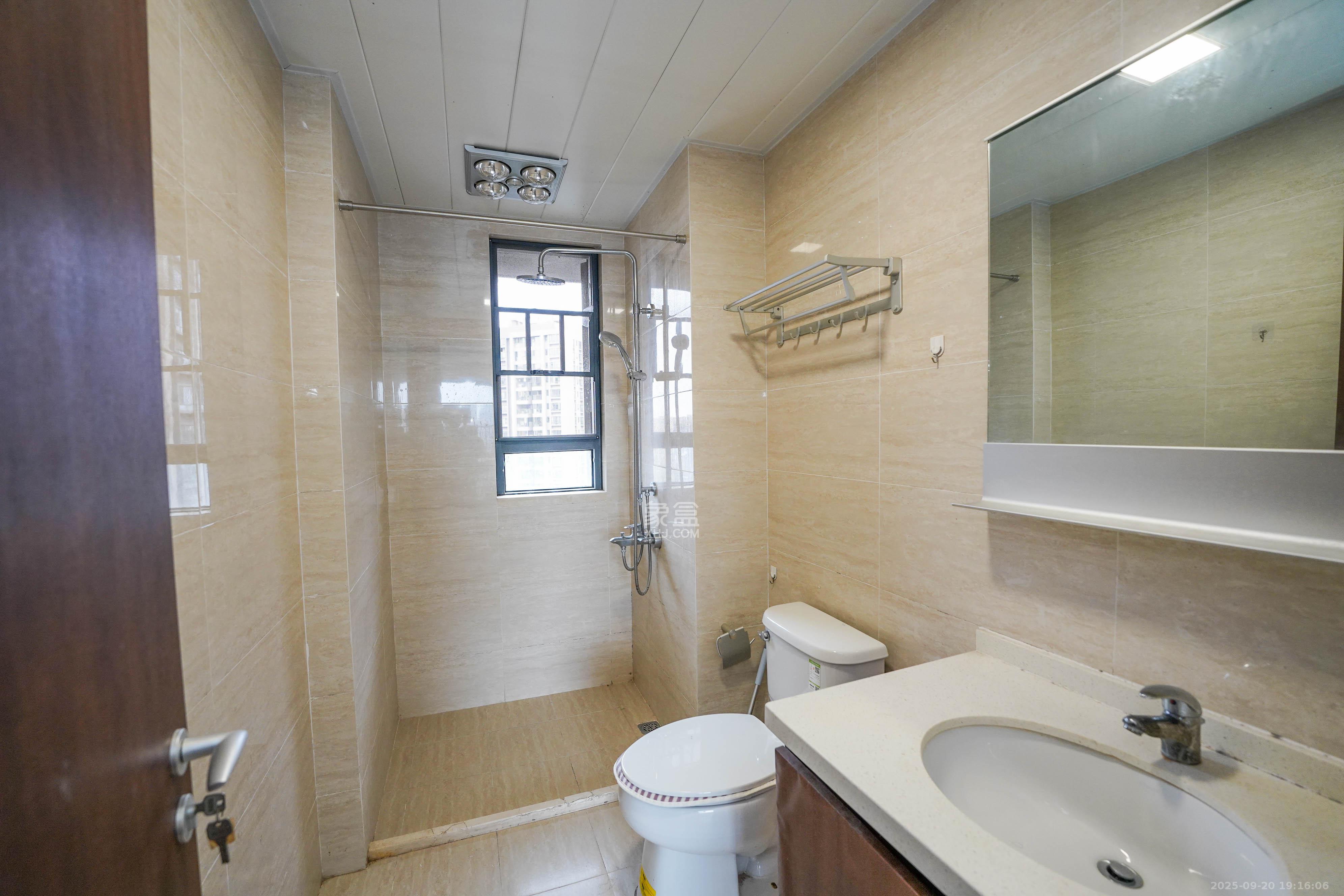 汇金城/嘉华城(二期、三期) 4室2厅2卫 145.0万 汇金城/嘉华城(二期、三期) 4室2厅2卫 145.0万卫生间