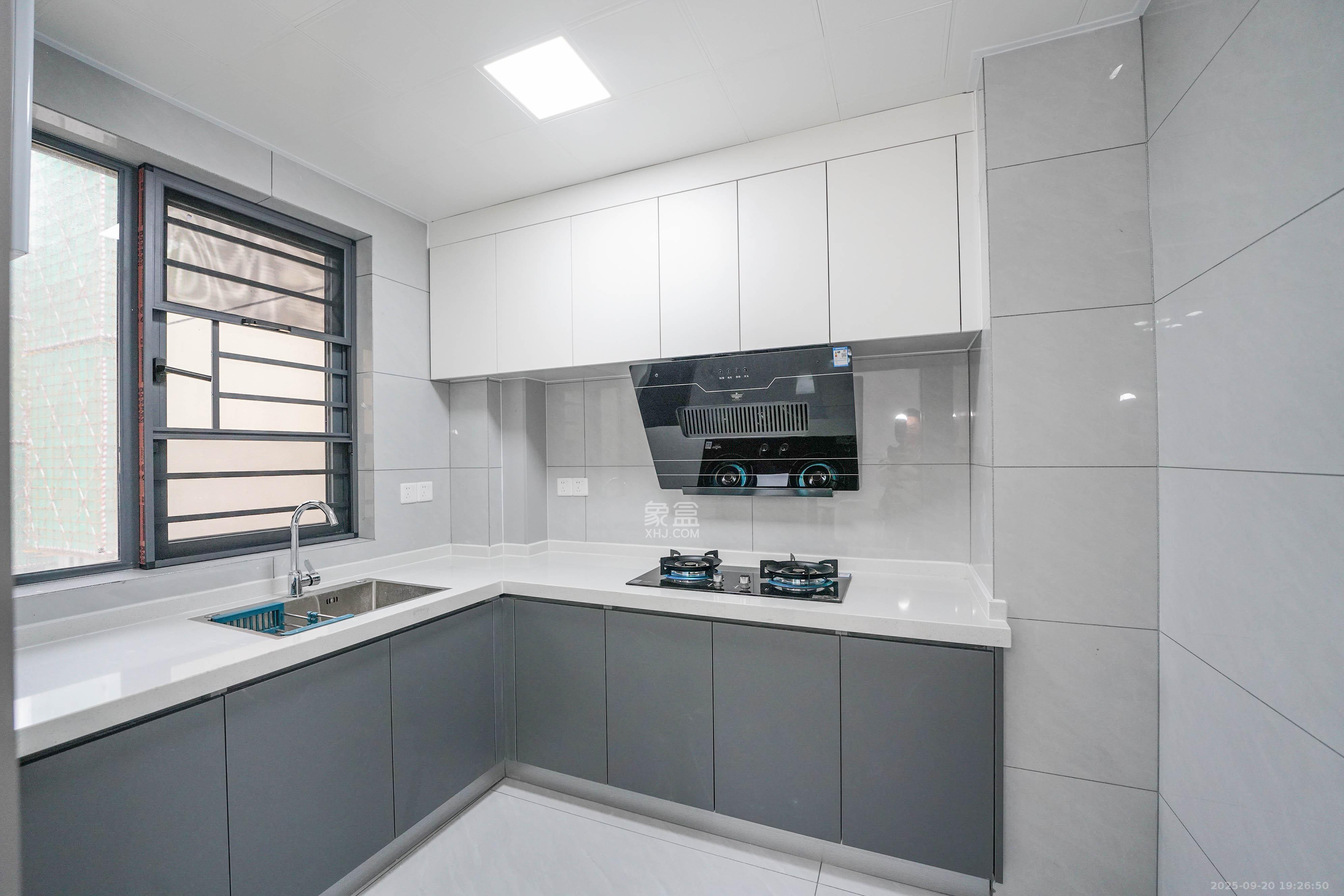 丽发新城 4室2厅2卫 130.0万 丽发新城 4室2厅2卫 130.0万厨房