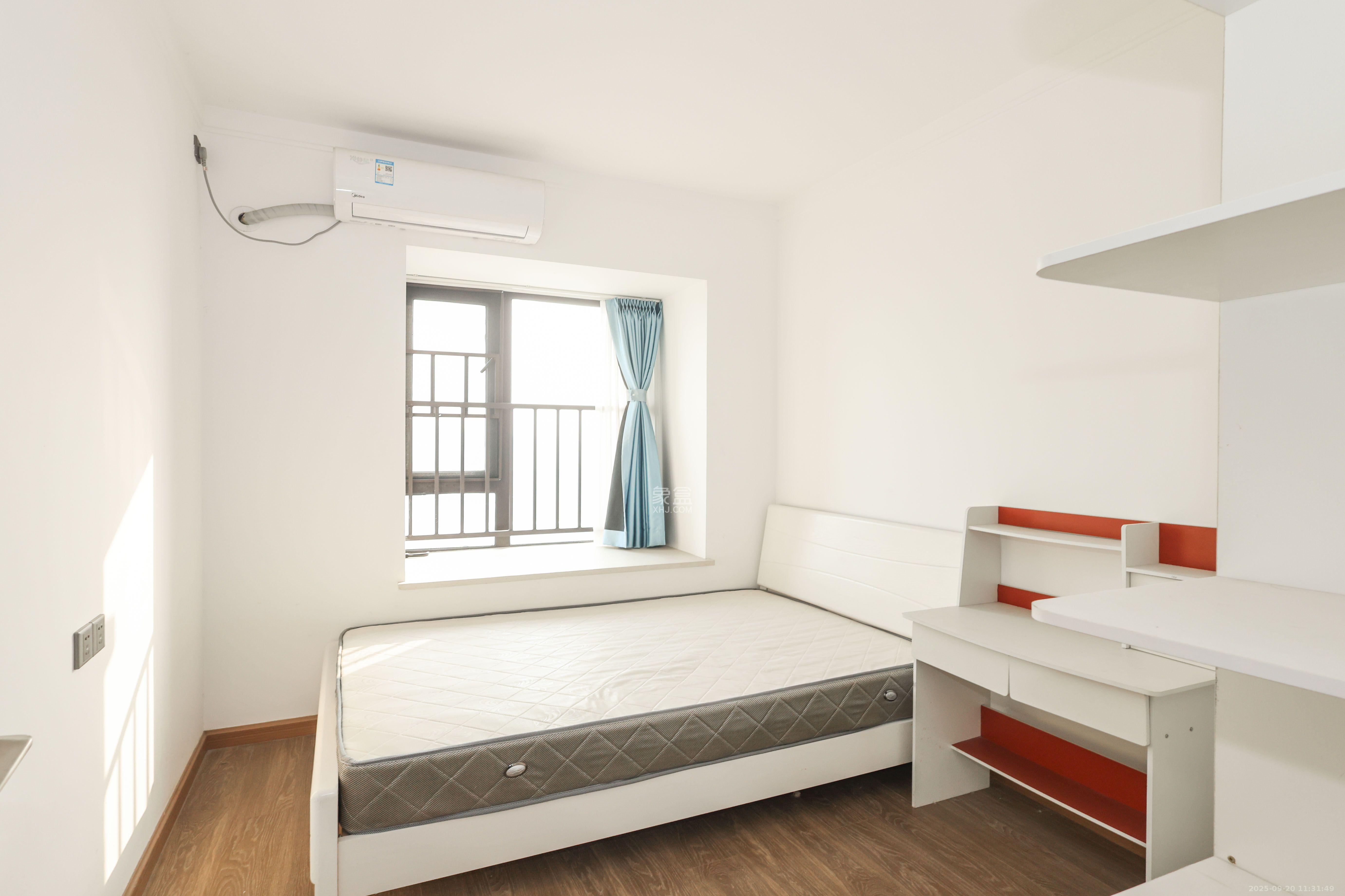 招商华发依云曦城  3室2厅2卫    2300.0元/月室内图