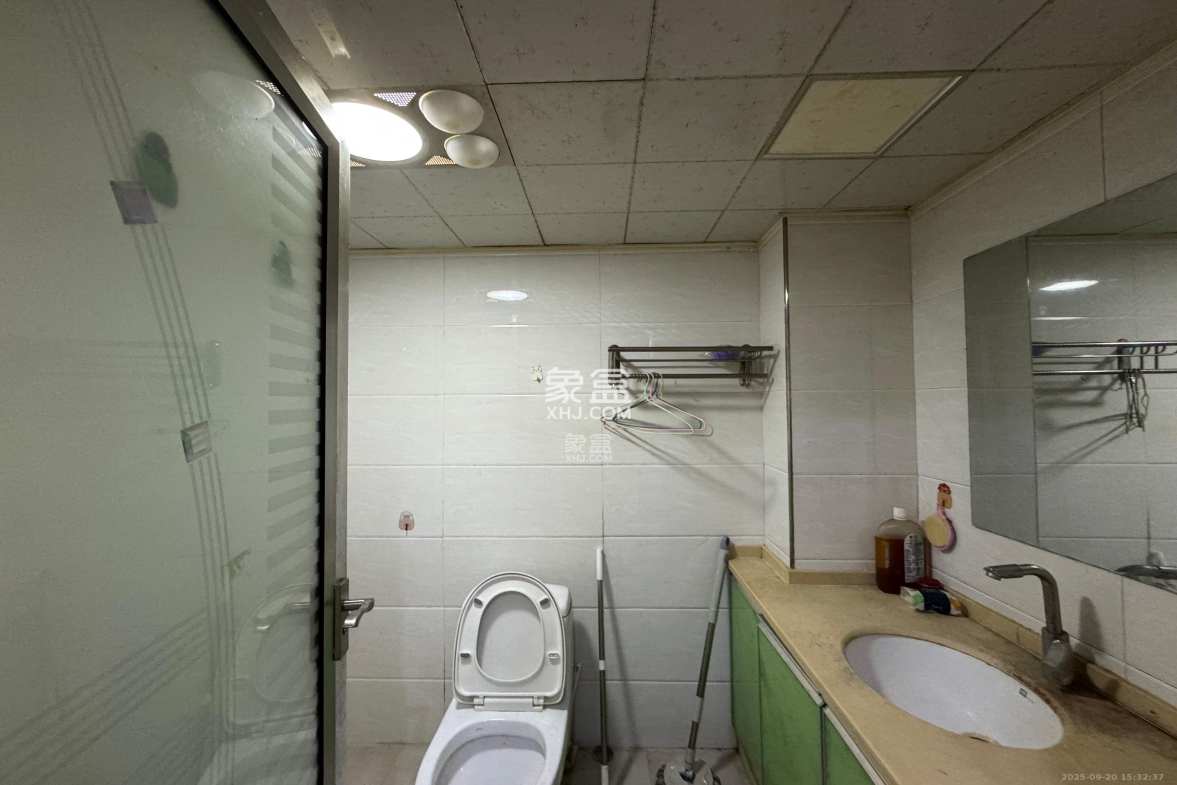 蓝湾国际广场 1室1厅1卫 1600.0元/月 蓝湾国际广场 1室1厅1卫 1600.0元/月室内图