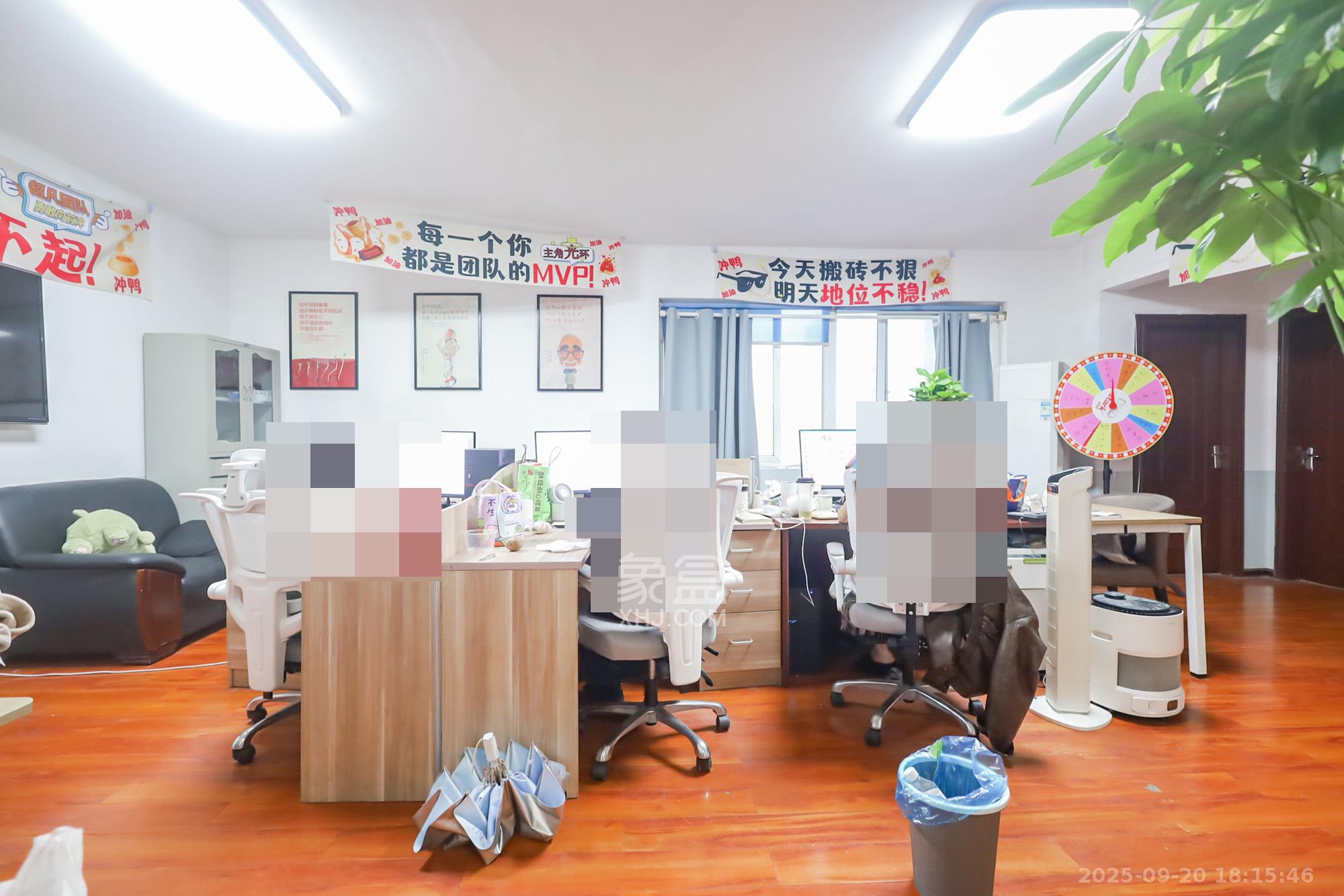 星蓝湾 4室2厅2卫 110.0万 星蓝湾 4室2厅2卫 110.0万客厅