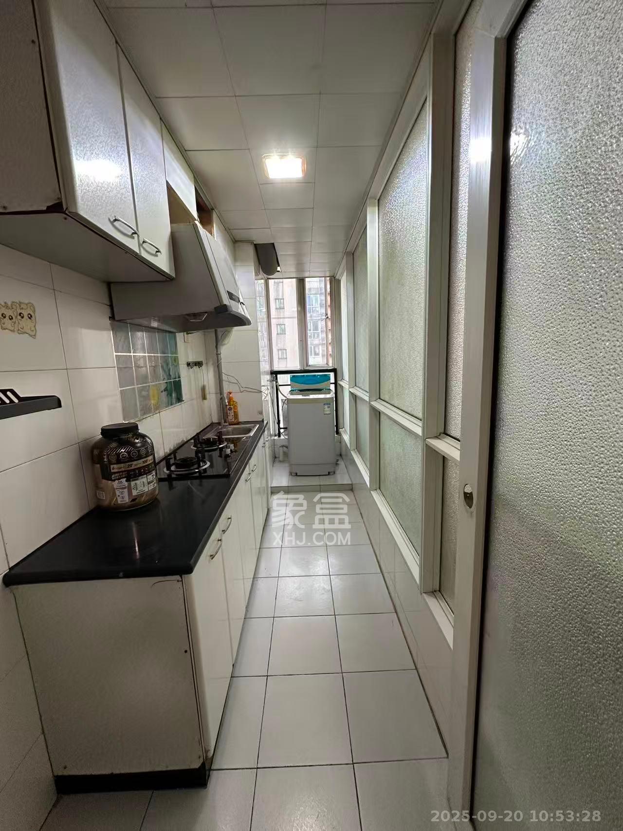 时代先锋 1室1厅1卫 1300.0元/月 时代先锋 1室1厅1卫 1300.0元/月室内图