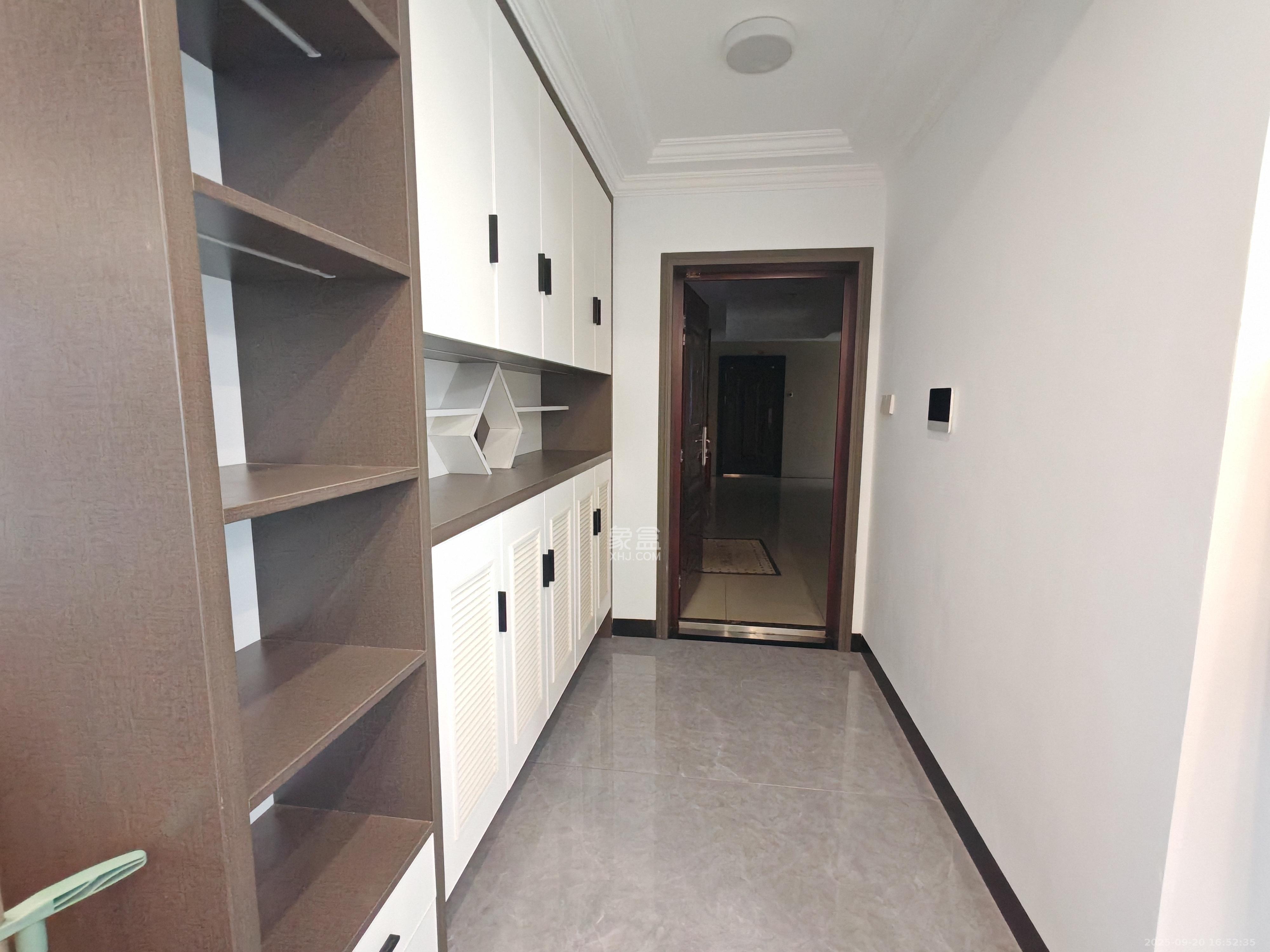 中建悦和城  4室2厅2卫    3000.0元/月室内图