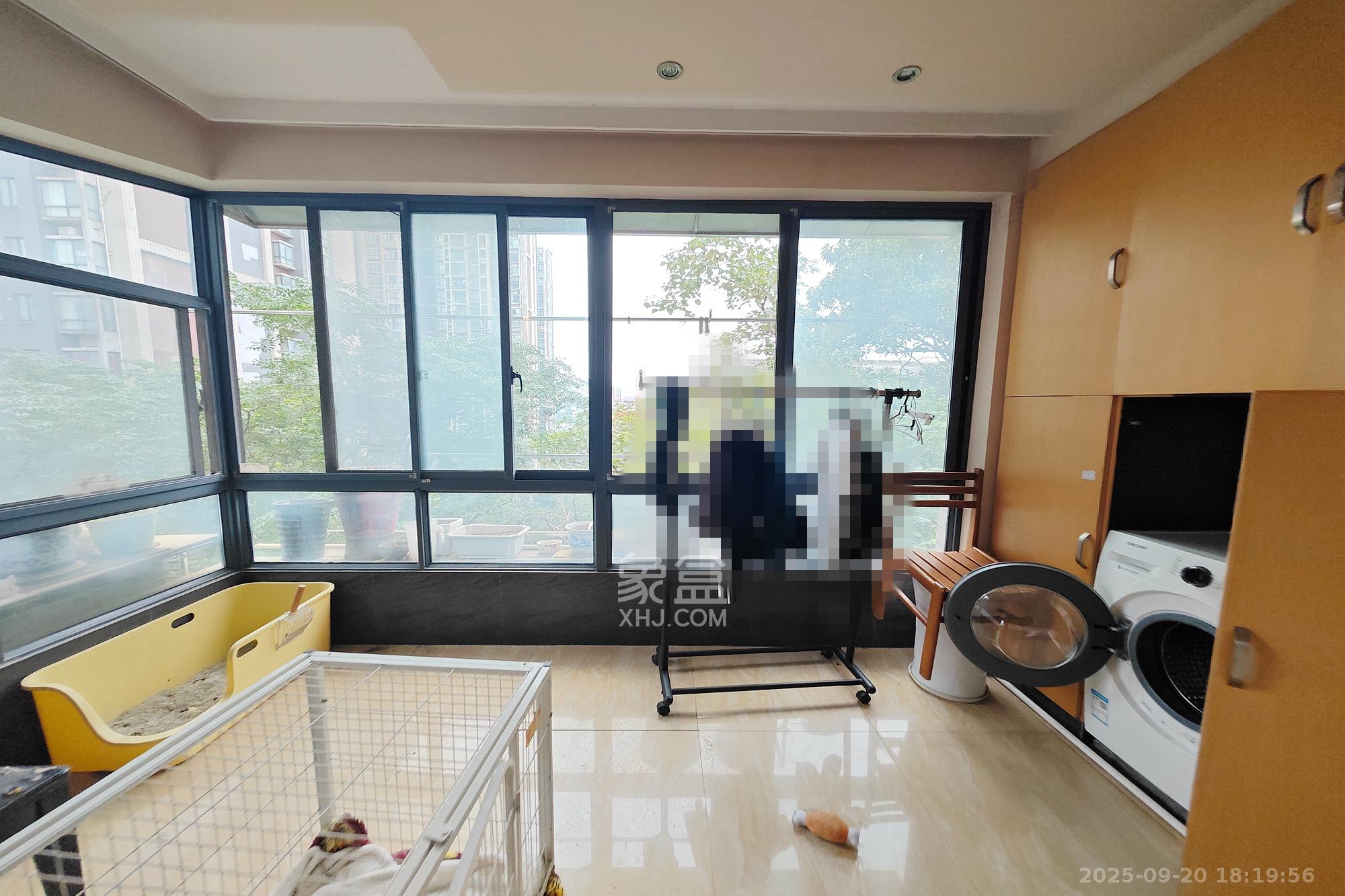 怡景民居  4室2厅2卫    65.0万阳台