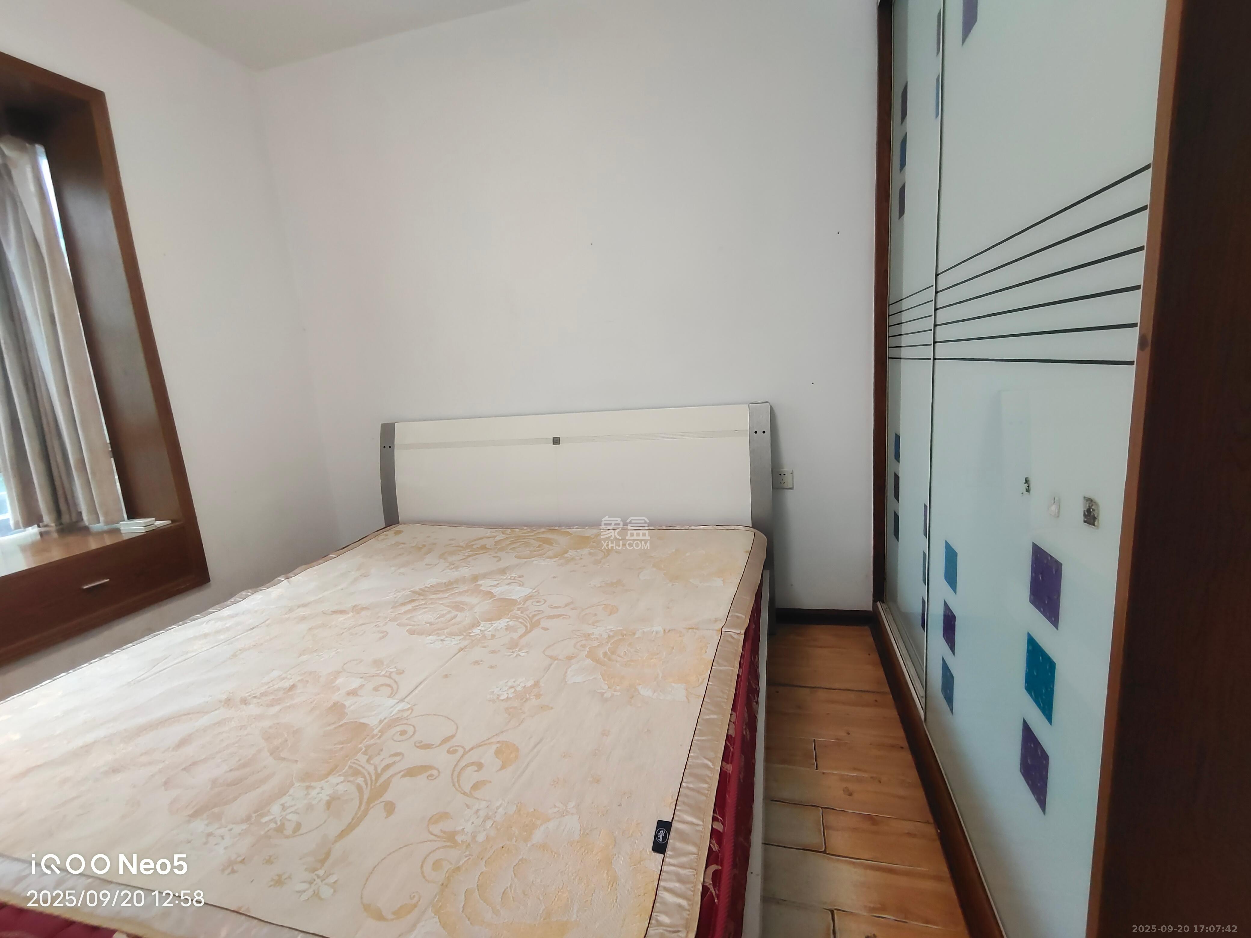 鄱阳小区 1室2厅1卫 1500.0元/月 鄱阳小区 1室2厅1卫 1500.0元/月室内图