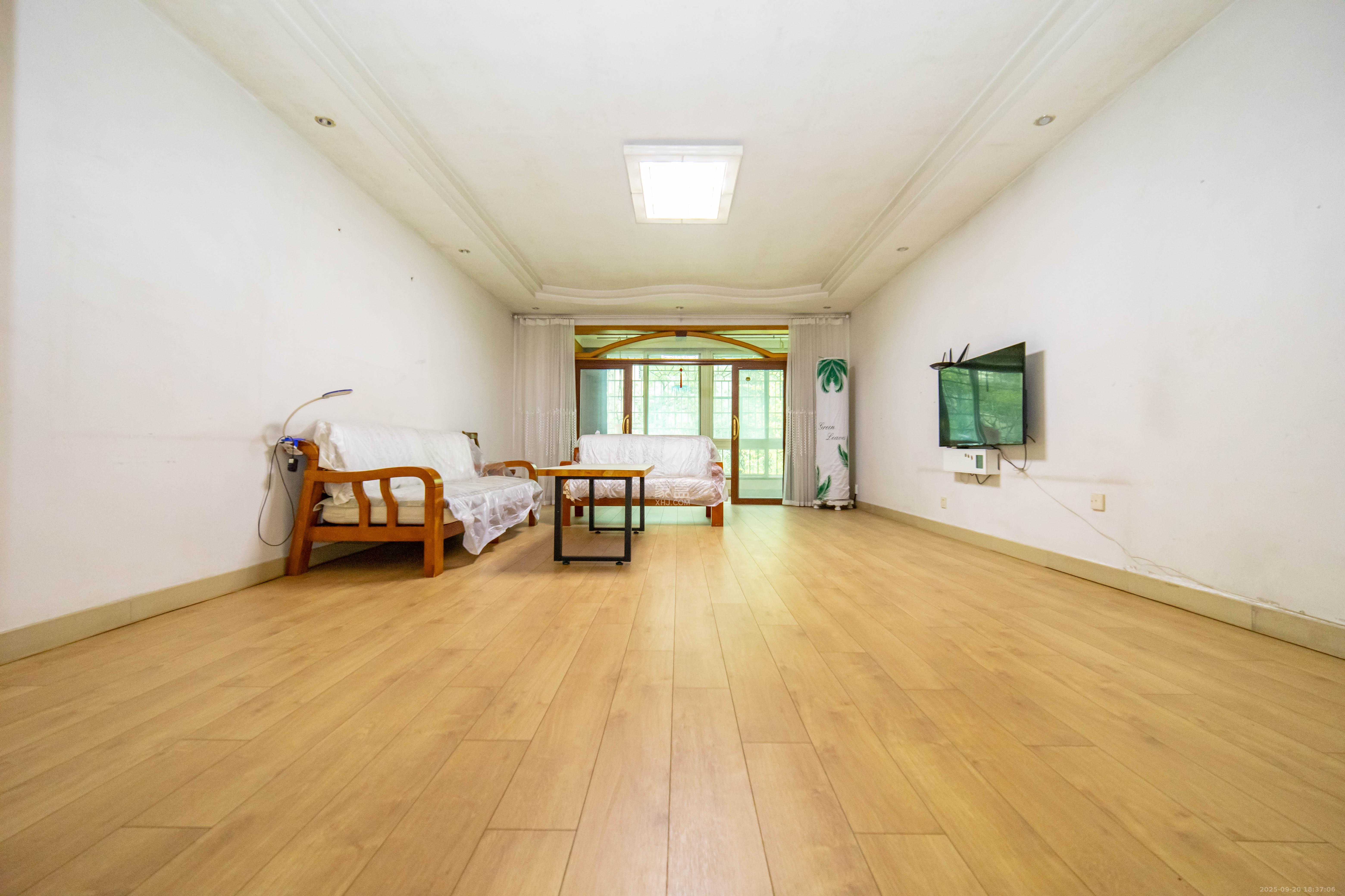 欣安小区 3室2厅2卫 71.8万 欣安小区 3室2厅2卫 71.8万客厅