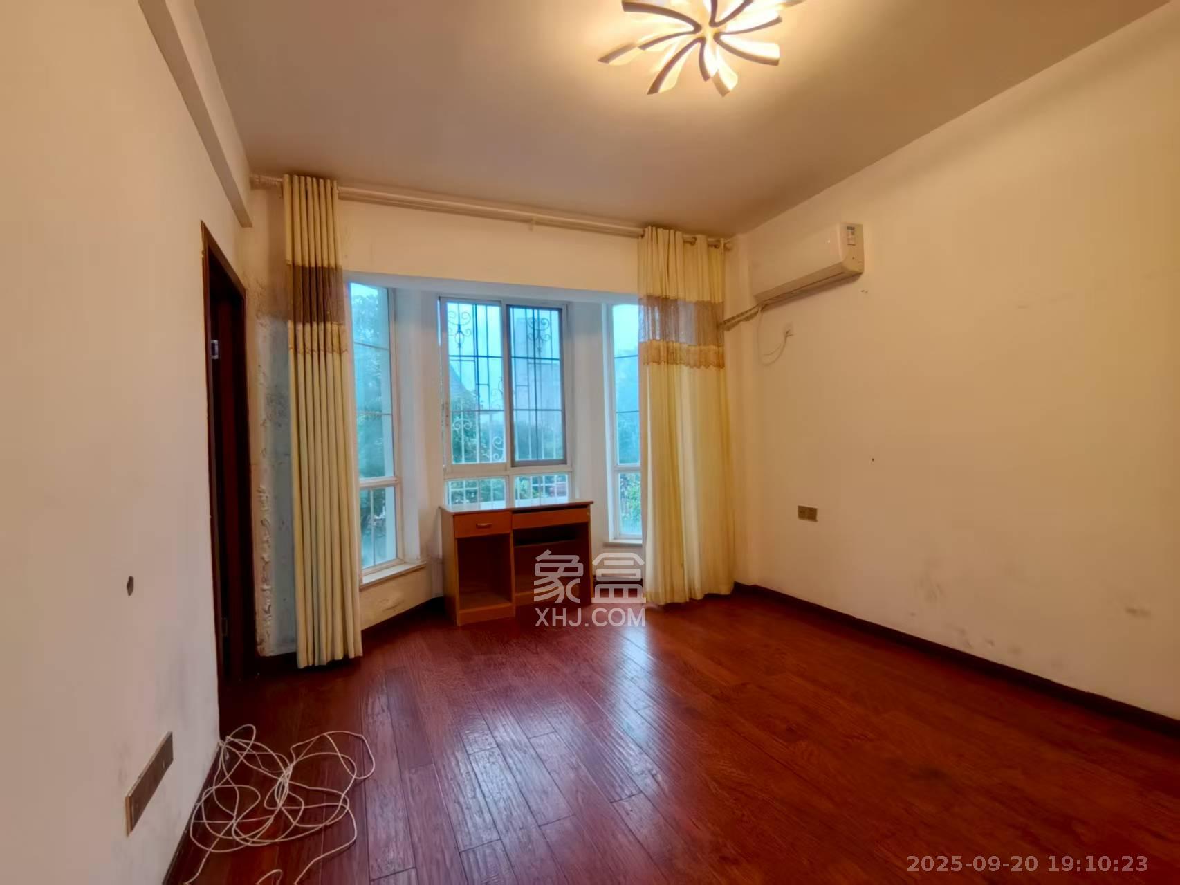 山水英伦 6室2厅3卫 5500.0元/月 山水英伦 6室2厅3卫 5500.0元/月室内图