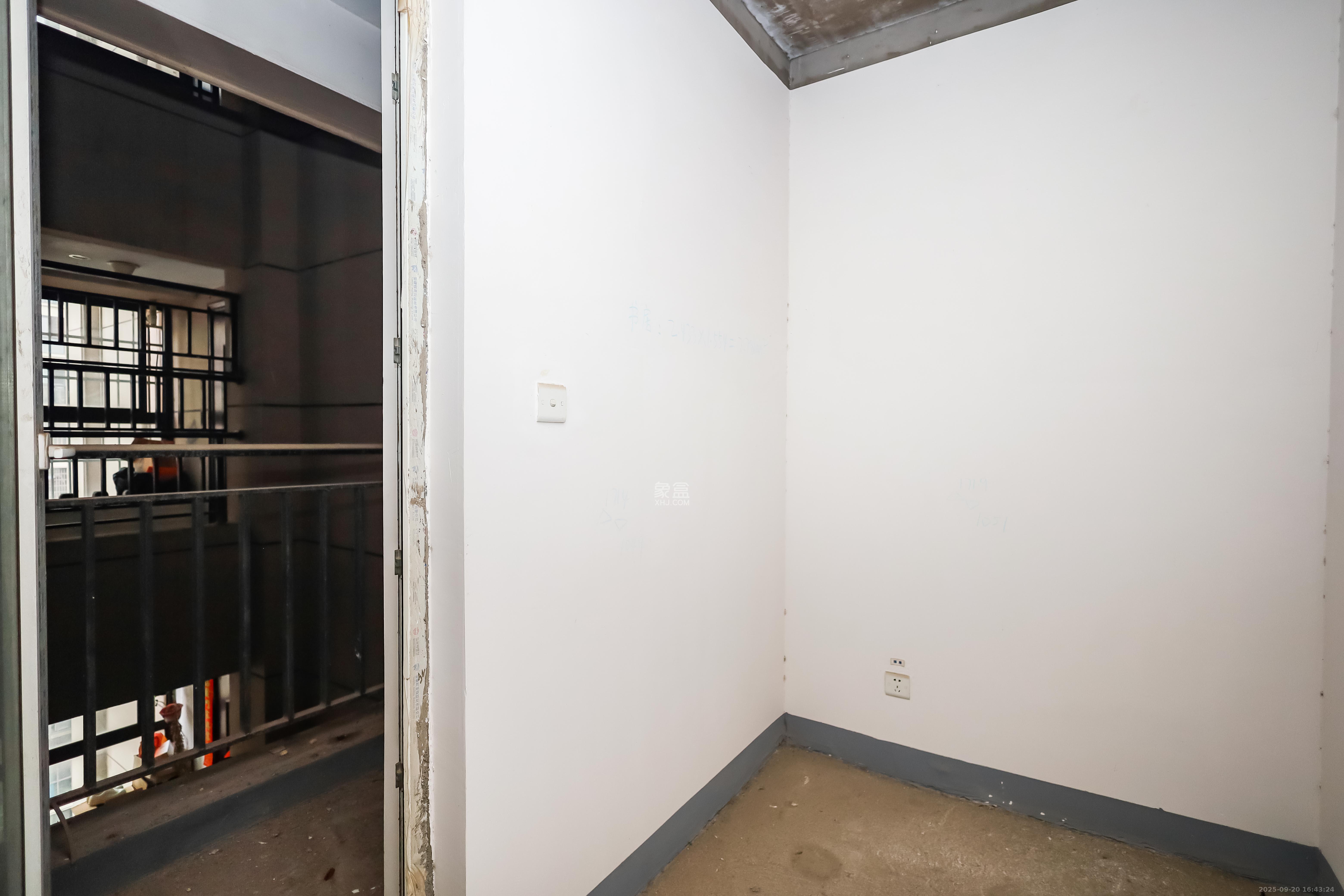 金科世界城 3室2厅1卫 62.0万 金科世界城 3室2厅1卫 62.0万卧室