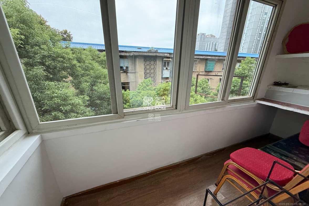 长监宿舍 2室1厅1卫 1500.0元/月 长监宿舍 2室1厅1卫 1500.0元/月室内图