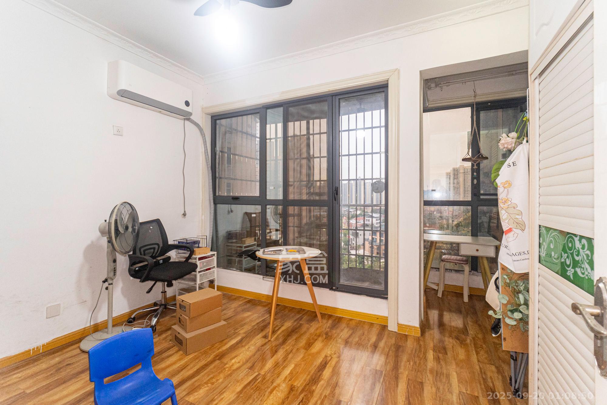 悦湖山  4室2厅2卫    78.0万卧室