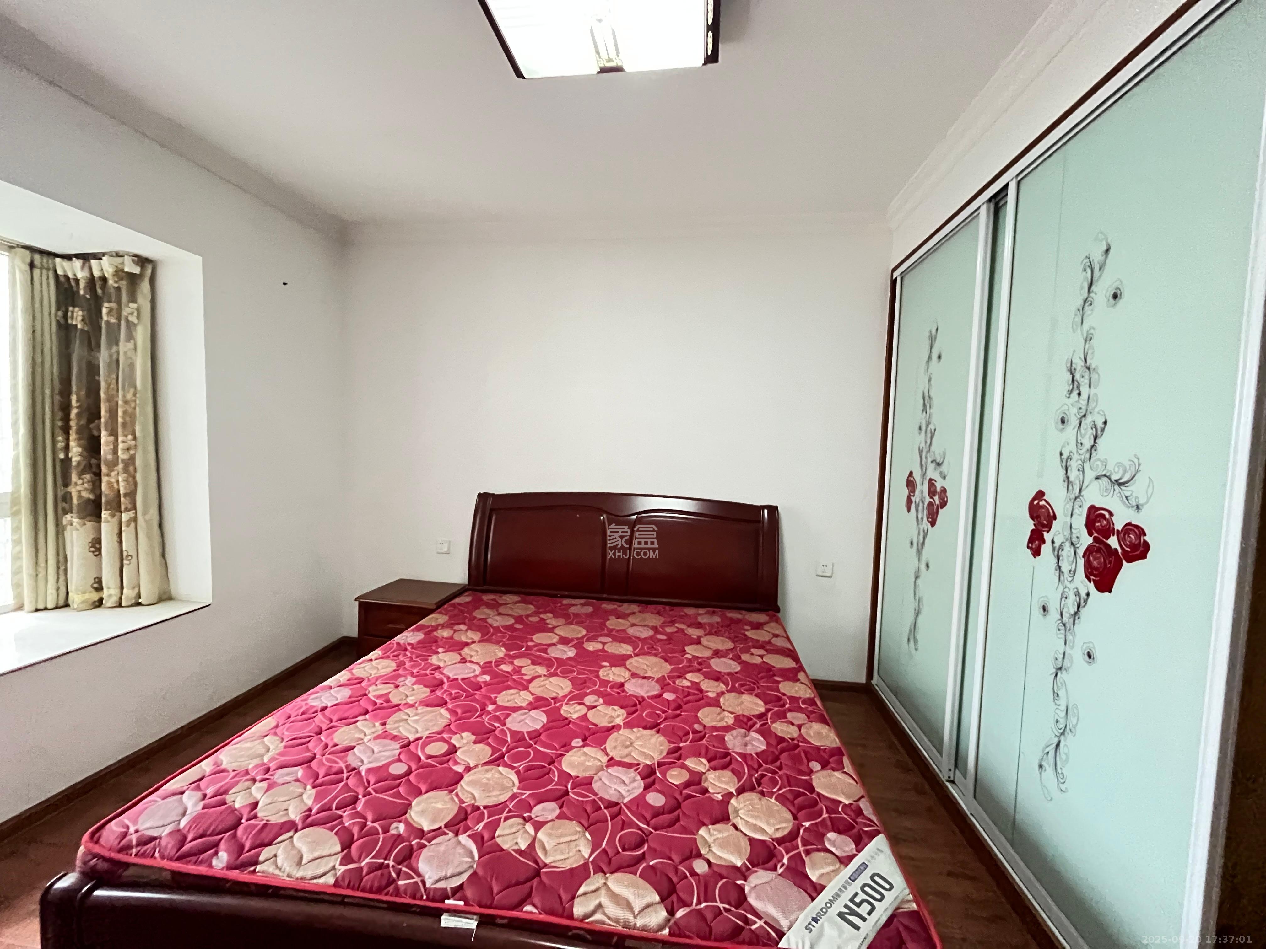 鑫天山城明珠  4室2厅2卫    1700.0元/月室内图