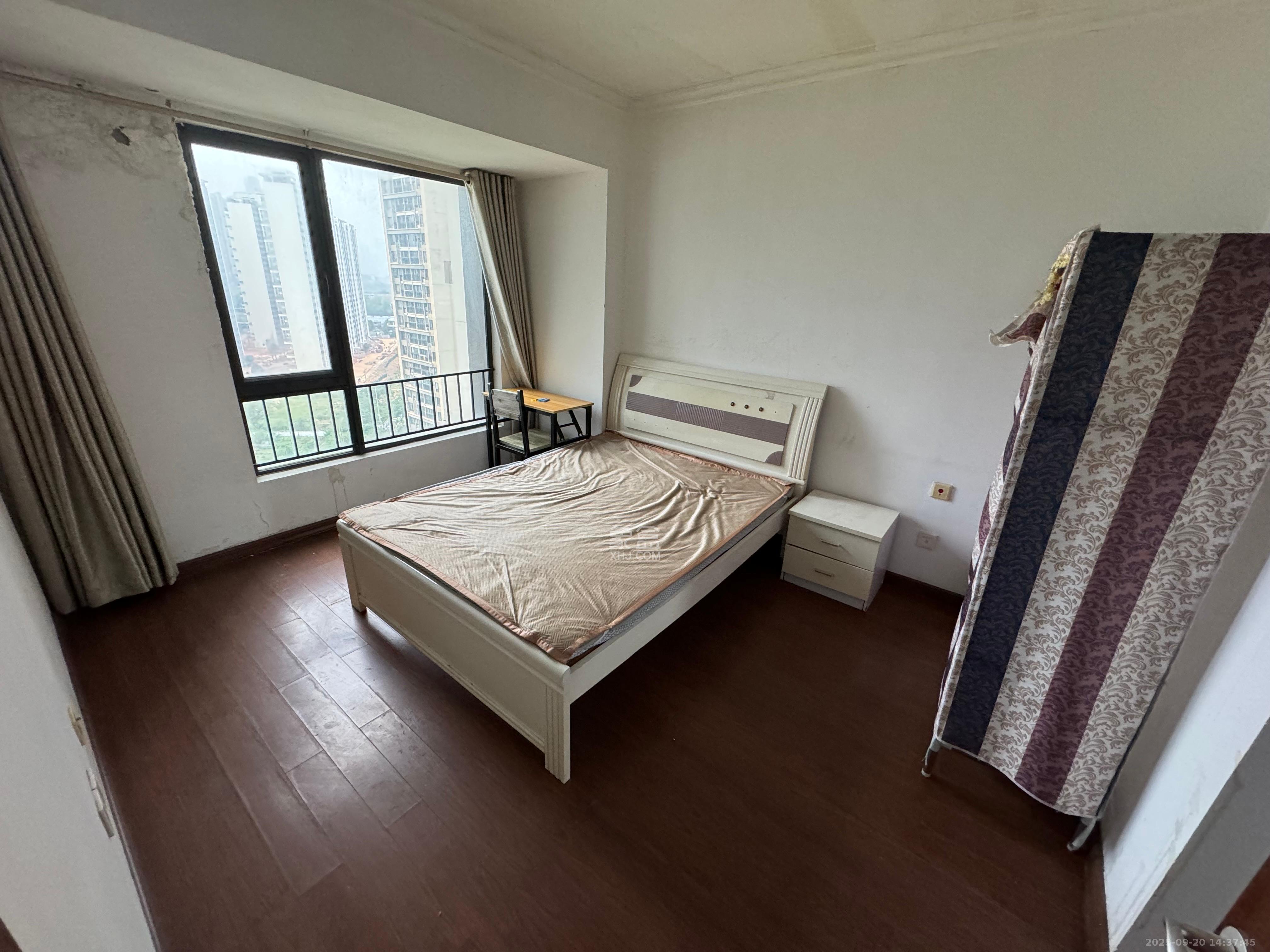 万科城 3室2厅1卫 2500.0元/月 万科城 3室2厅1卫 2500.0元/月室内图