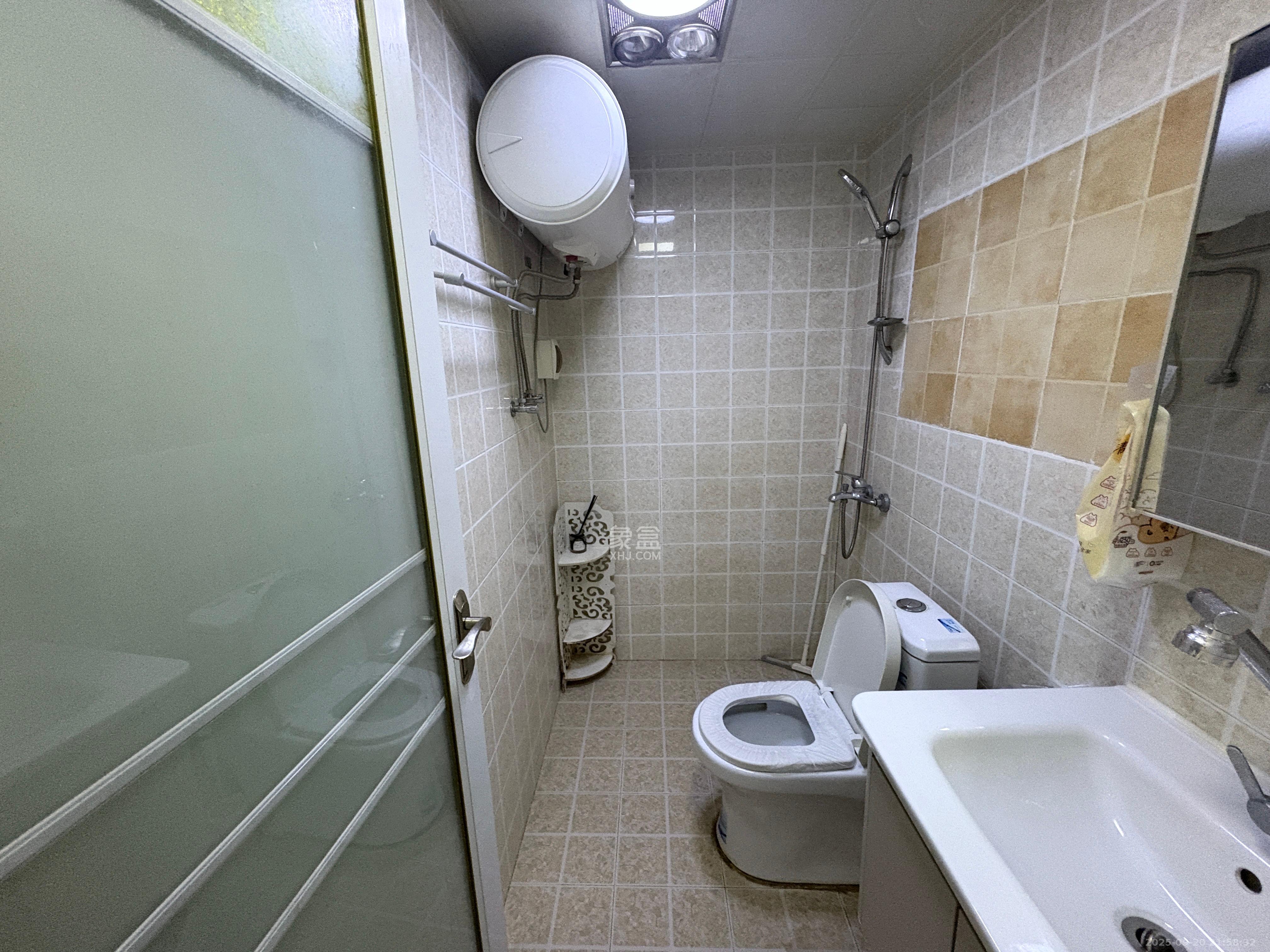 麓谷明珠  1室1厅1卫    1800.0元/月室内图