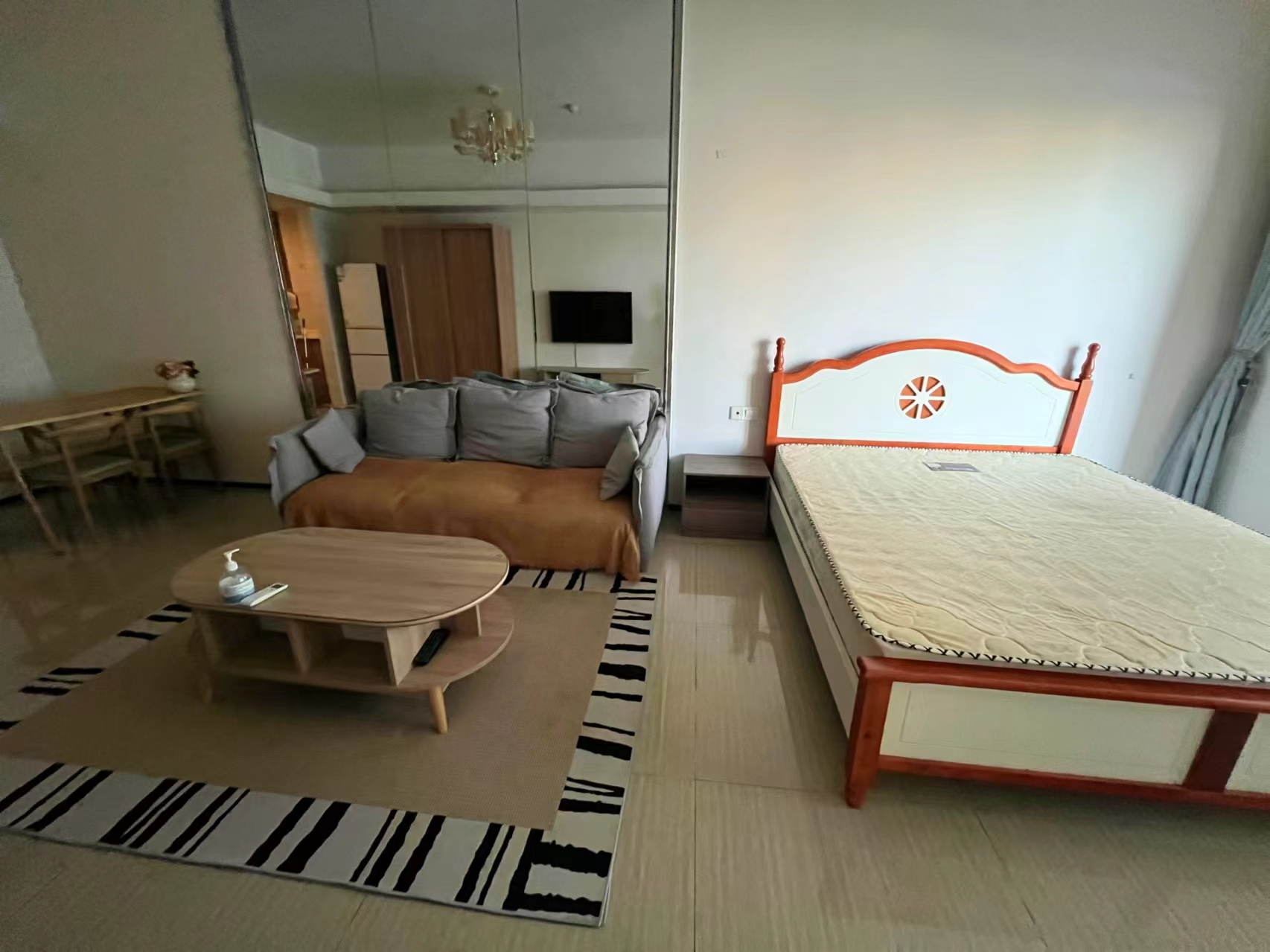 恒大外滩 1室1厅1卫 2000.0元/月 恒大外滩 1室1厅1卫 2000.0元/月室内图