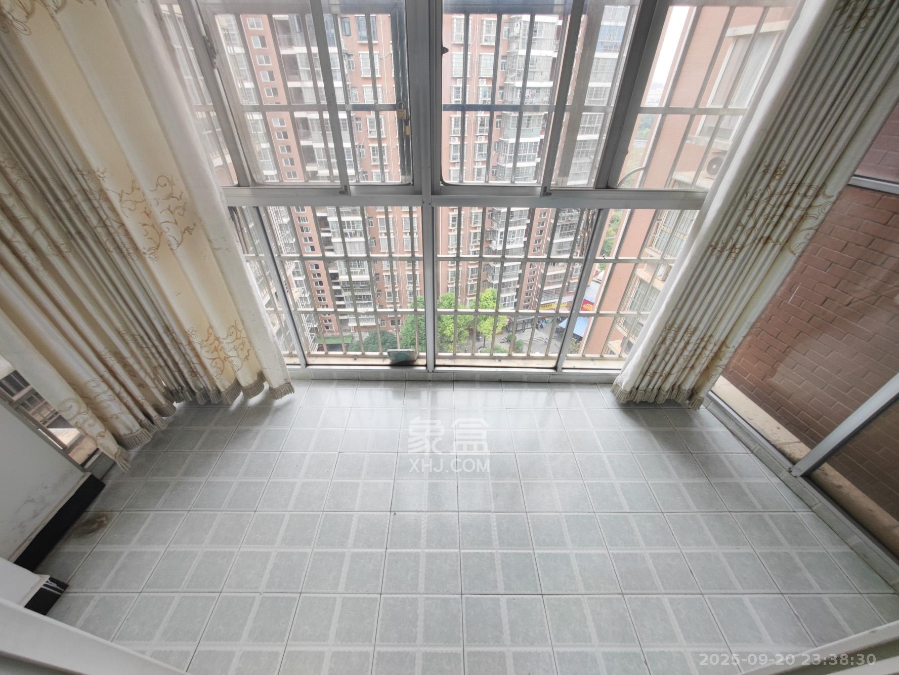 弘欣公寓 3室2厅1卫 79.0万 弘欣公寓 3室2厅1卫 79.0万阳台