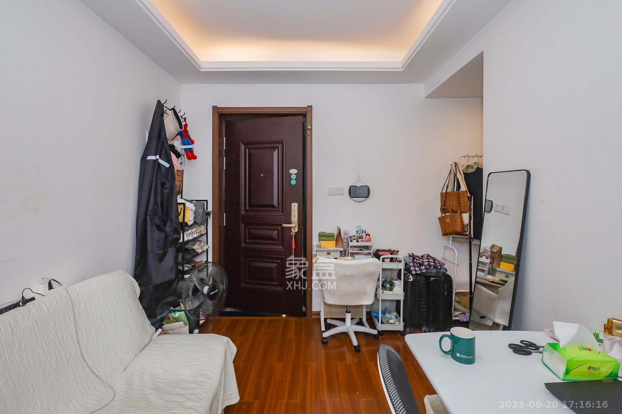 龙湖水晶郦城 1室1厅1卫 55.0万 龙湖水晶郦城 1室1厅1卫 55.0万客厅