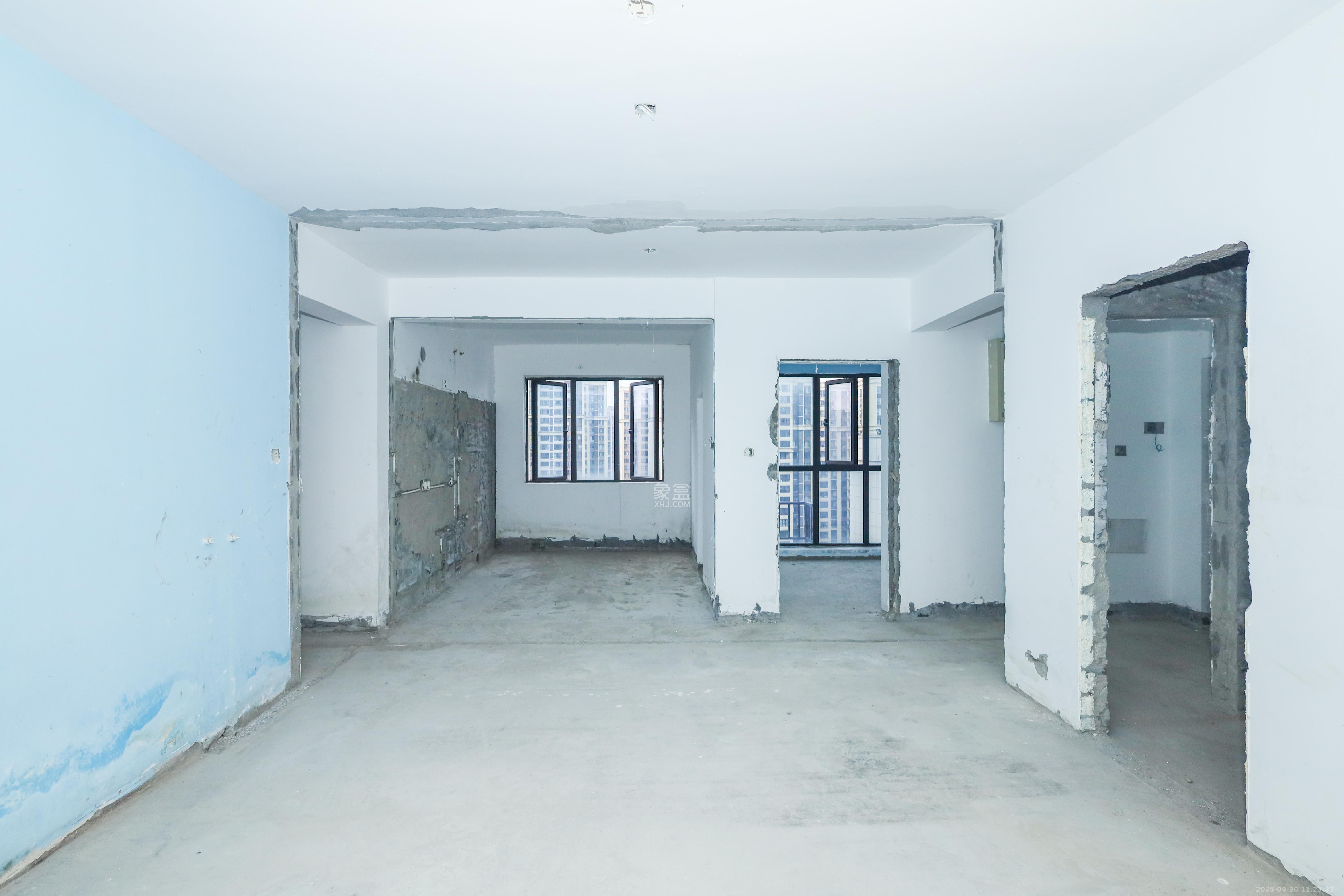 中国铁建梅溪青秀二期  4室2厅2卫    158.0万客厅