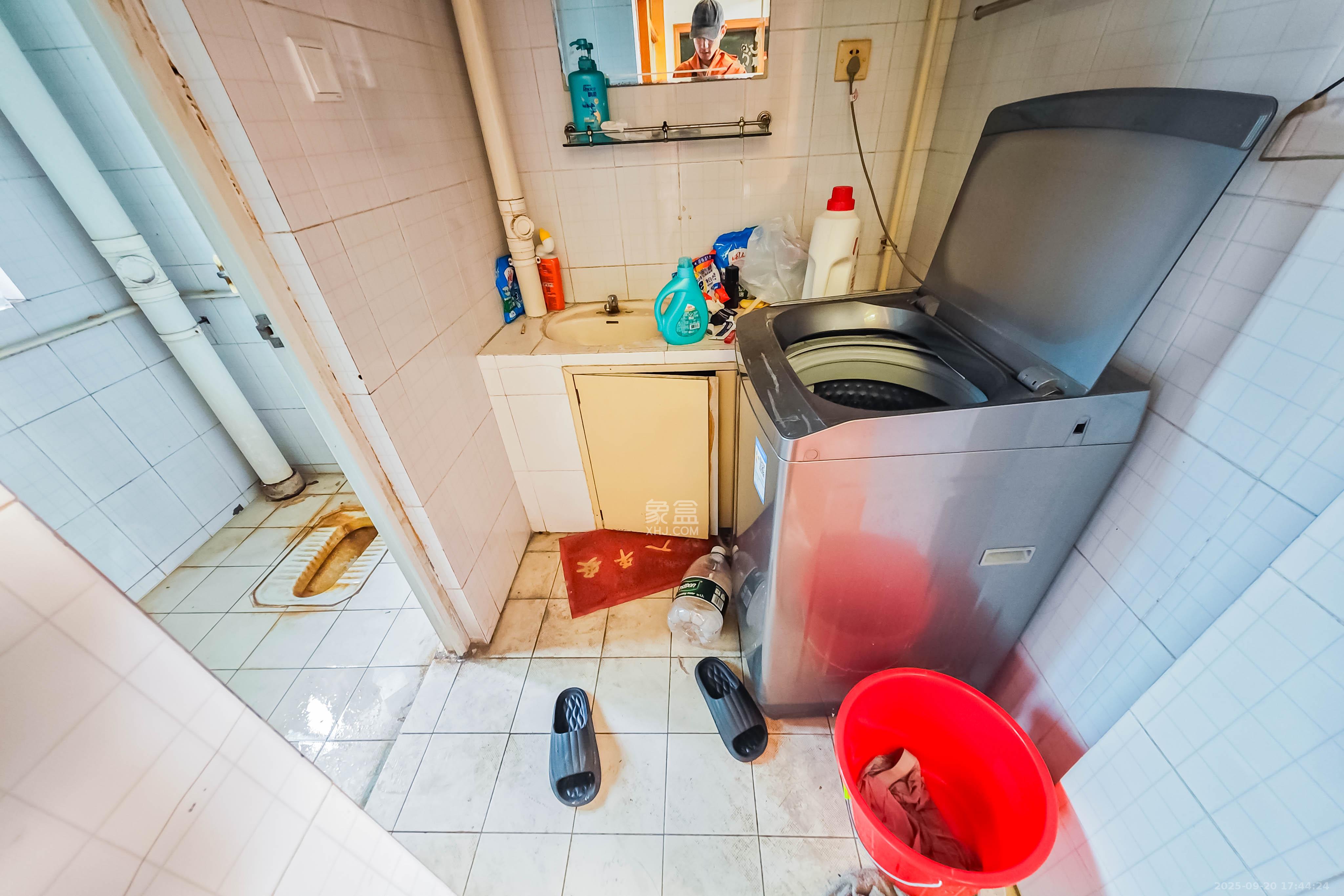 长冶小区(玉竹家园) 2室2厅1卫 30.0万 长冶小区(玉竹家园) 2室2厅1卫 30.0万卫生间