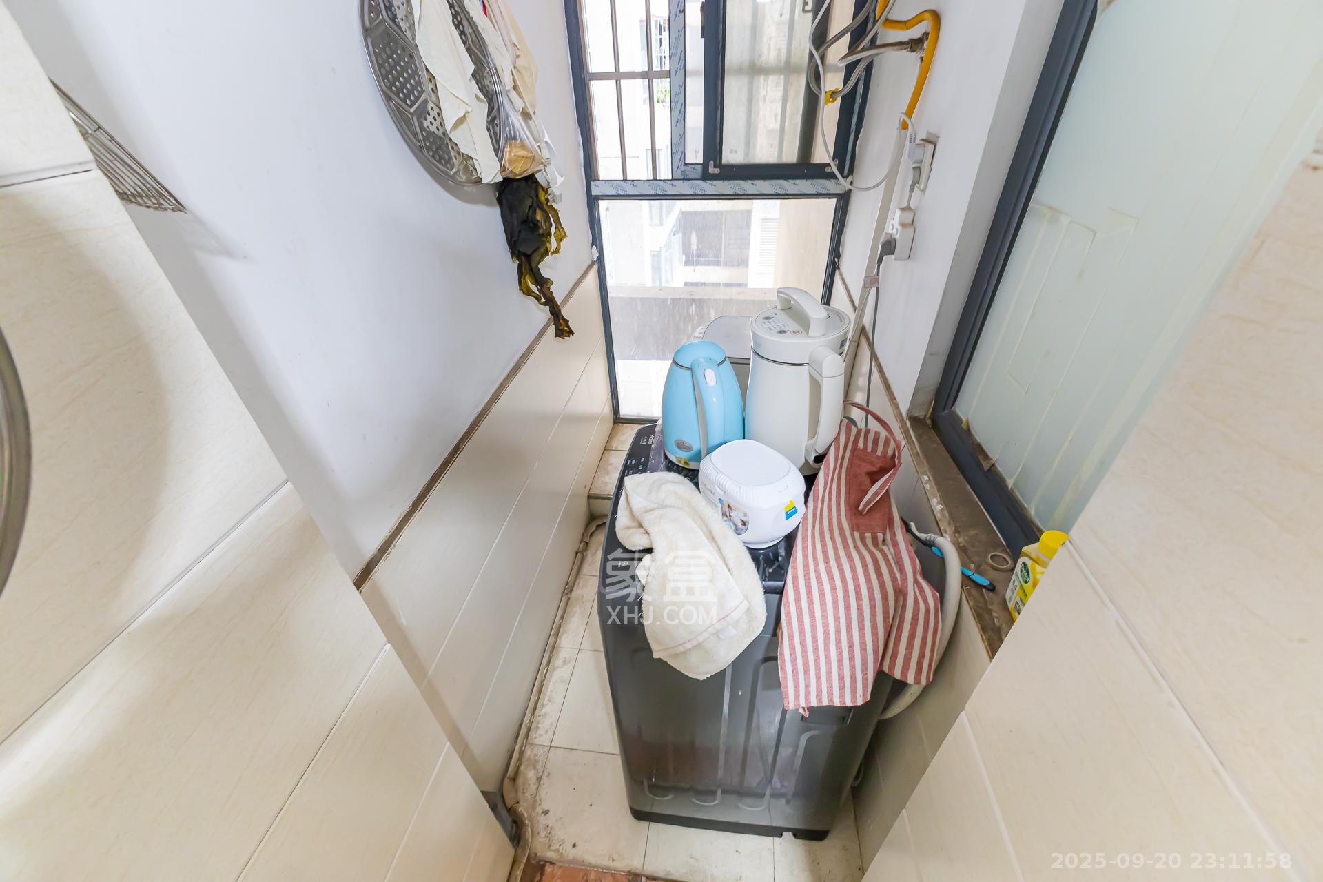 勤诚达新界  3室2厅1卫    70.0万阳台