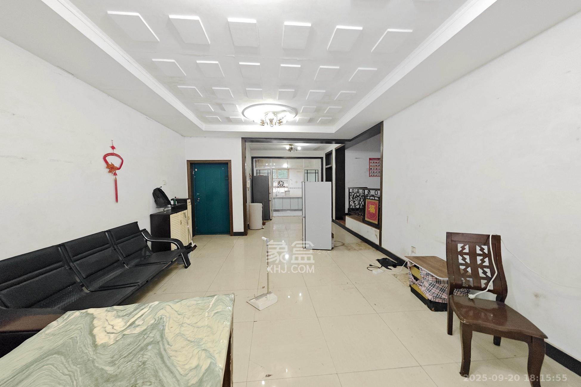 长鑫美树园 3室2厅2卫 80.0万 长鑫美树园 3室2厅2卫 80.0万客厅