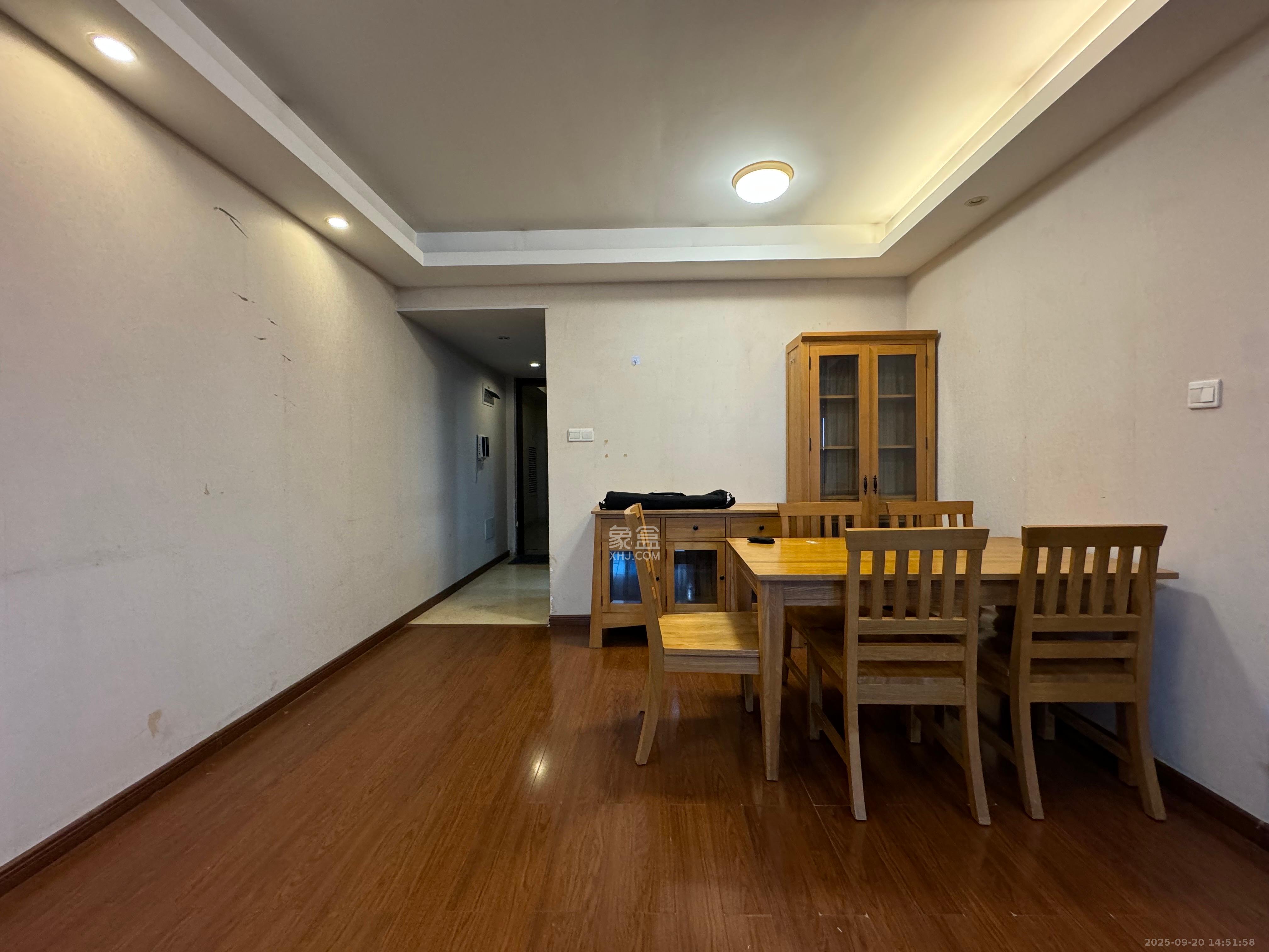 万科城 3室2厅1卫 2600.0元/月 万科城 3室2厅1卫 2600.0元/月室内图