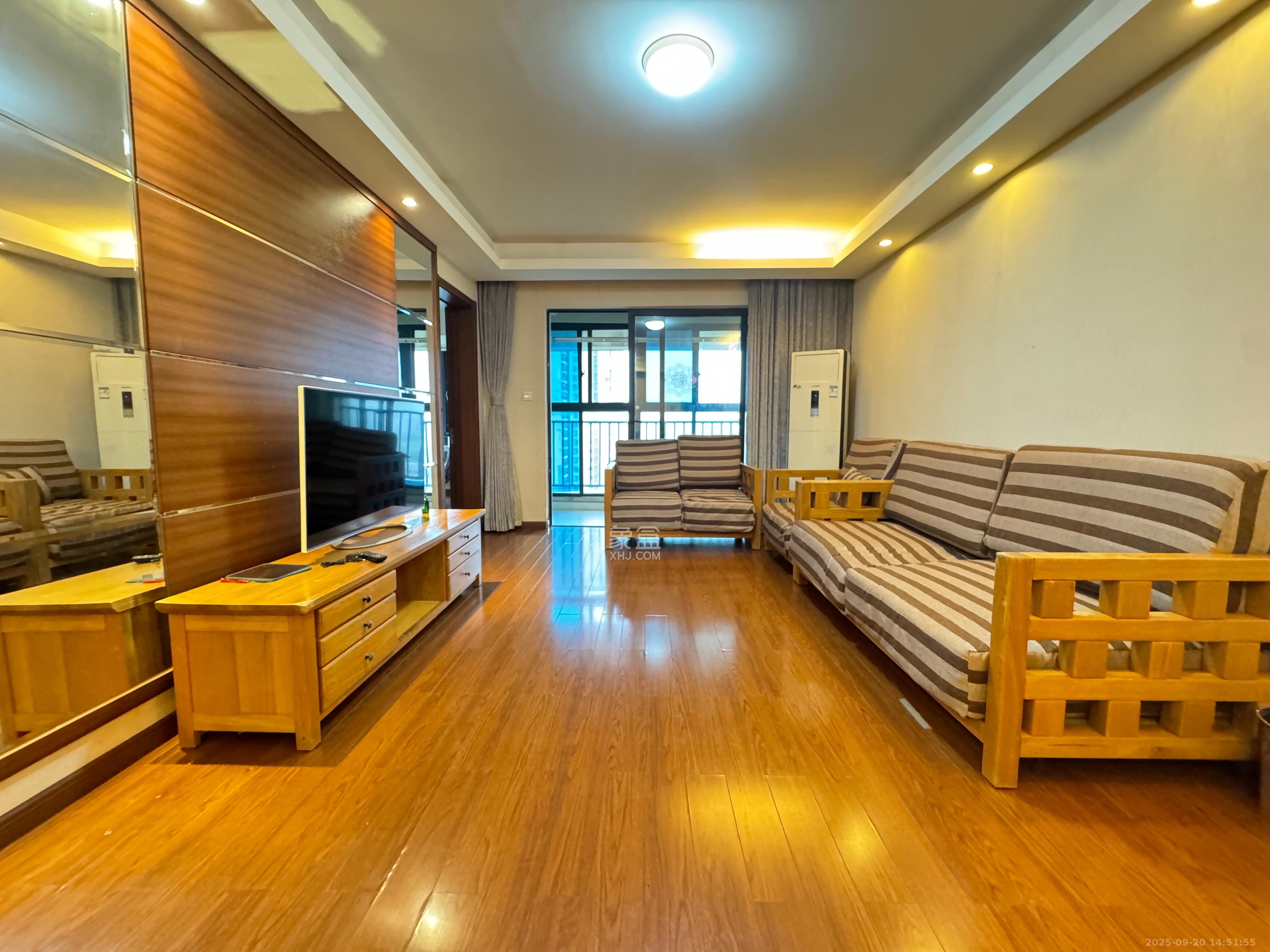 万科城 3室2厅1卫 2600.0元/月 万科城 3室2厅1卫 2600.0元/月室内图