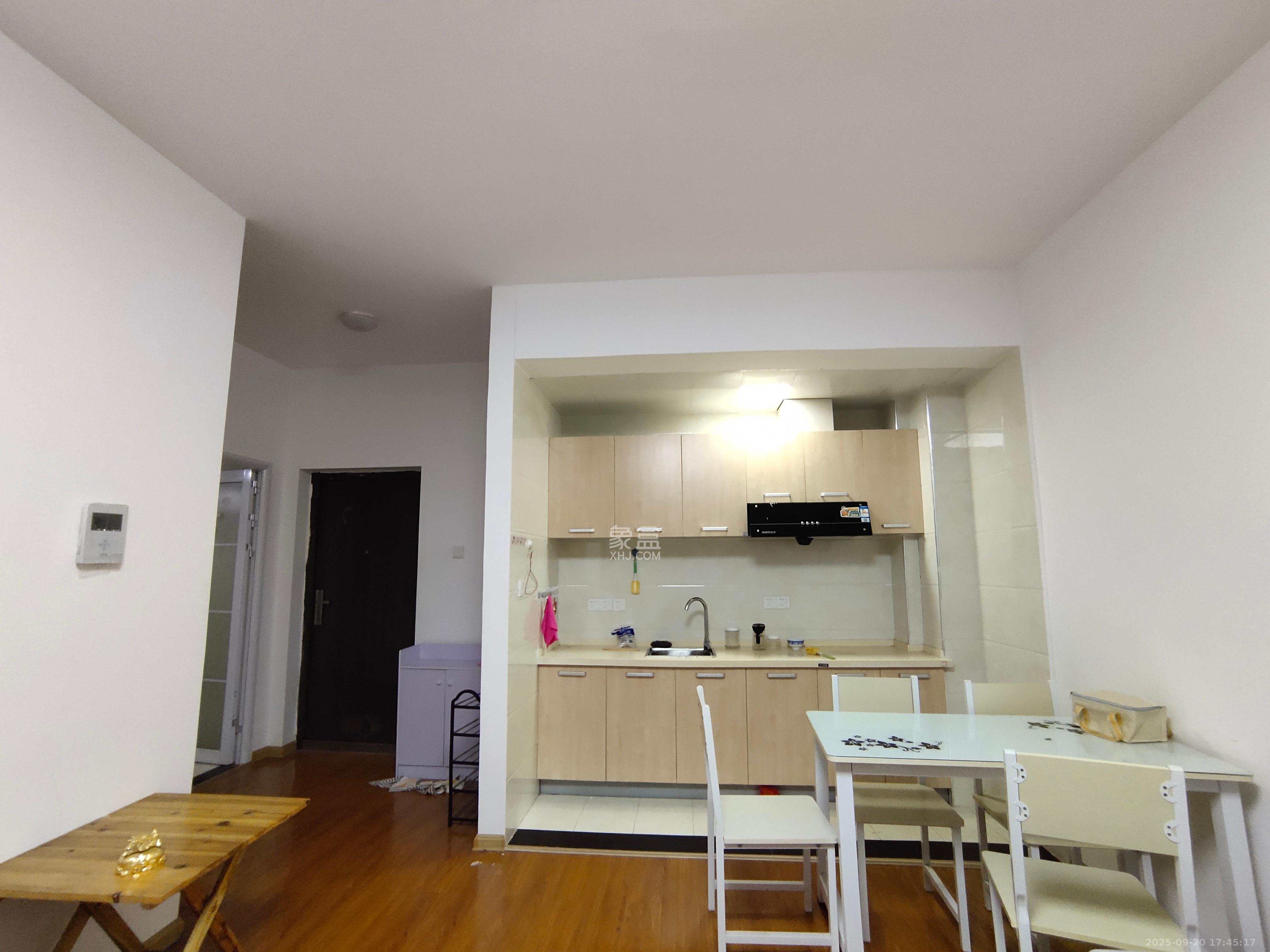 阳光100三期 1室1厅1卫 2000.0元/月 阳光100三期 1室1厅1卫 2000.0元/月室内图