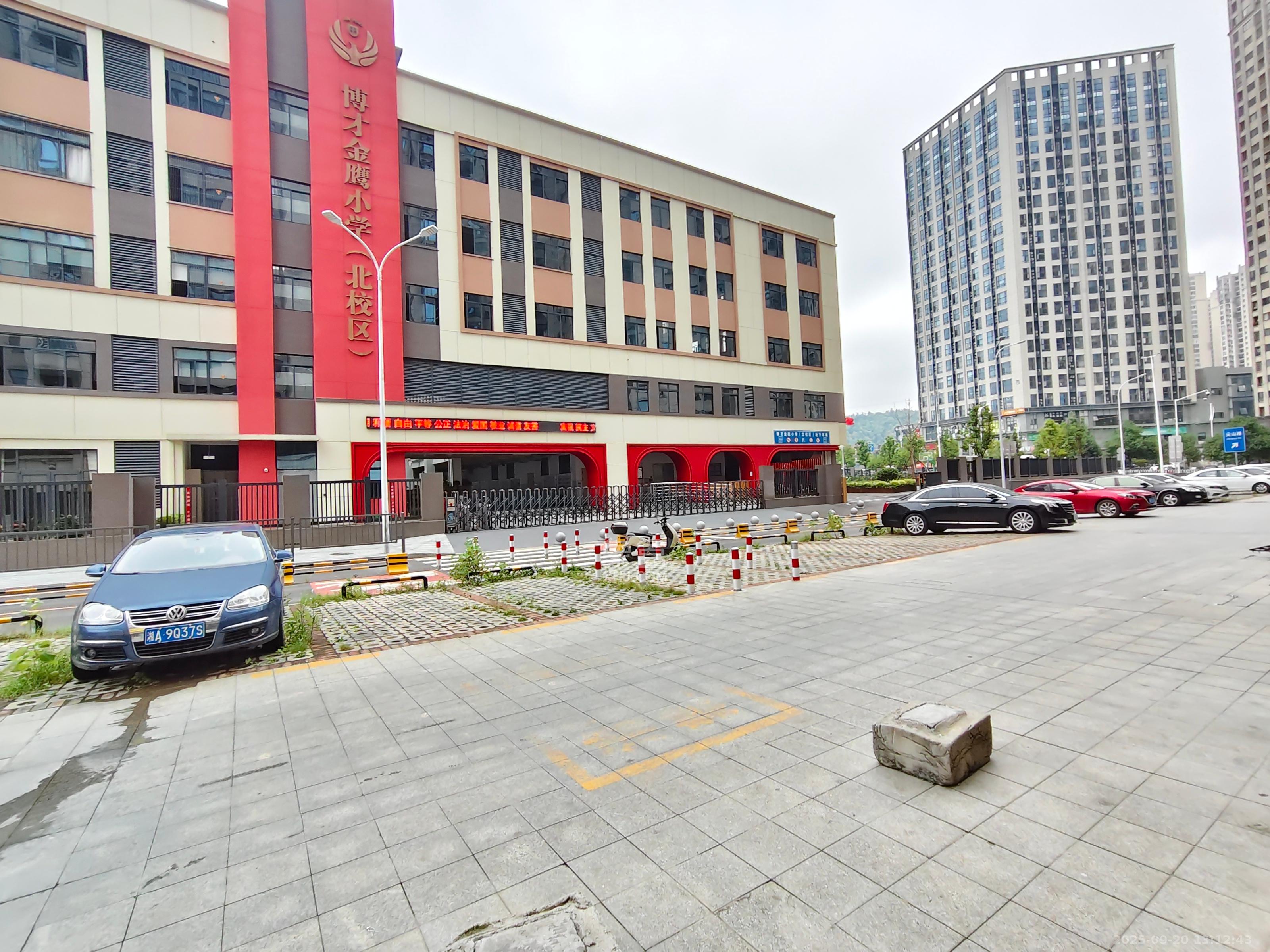 金鹰玖珑山 1室1厅0卫 1000.0元/月 金鹰玖珑山 1室1厅0卫 1000.0元/月室内图