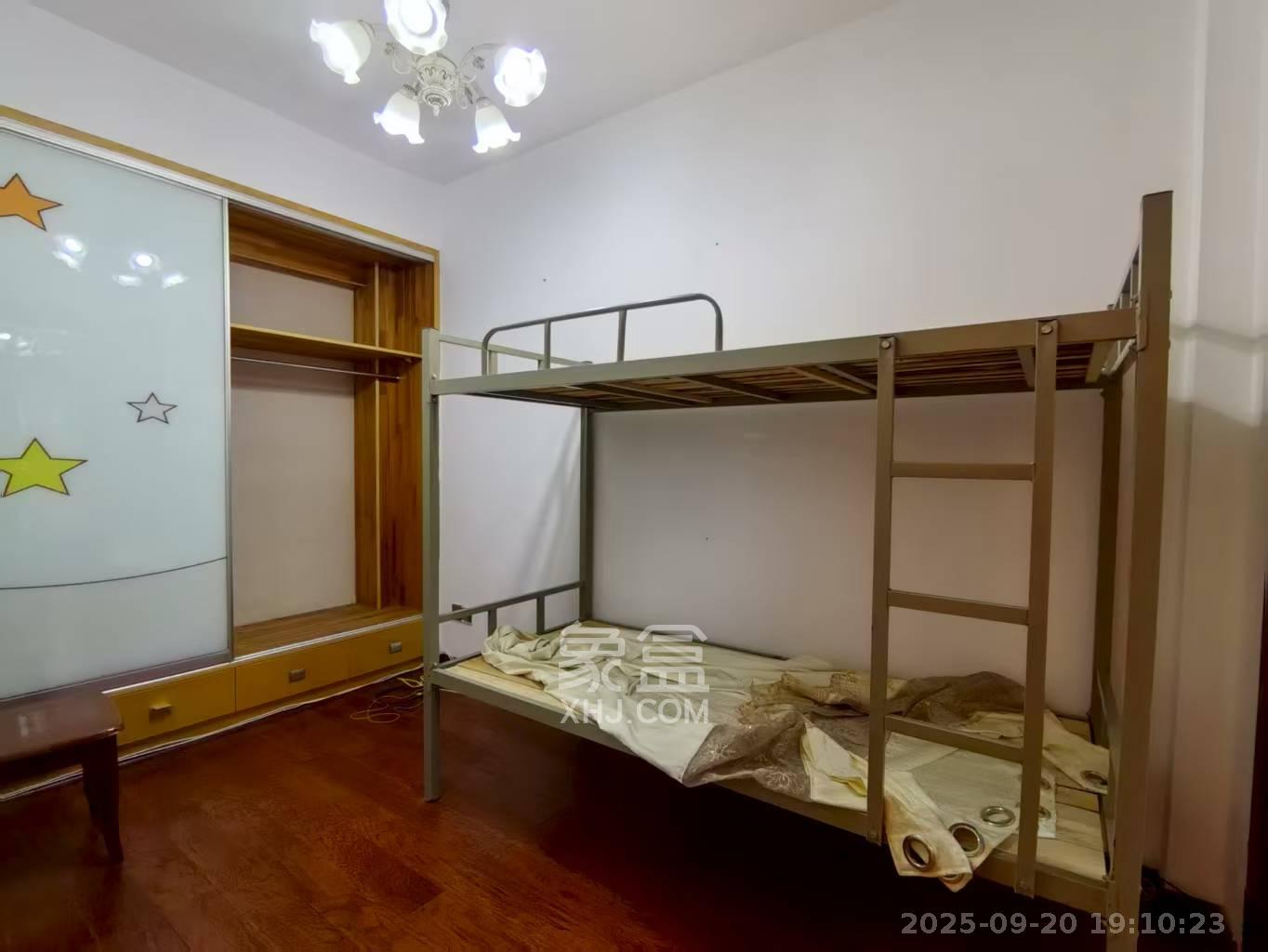 山水英伦 6室2厅3卫 5500.0元/月 山水英伦 6室2厅3卫 5500.0元/月室内图