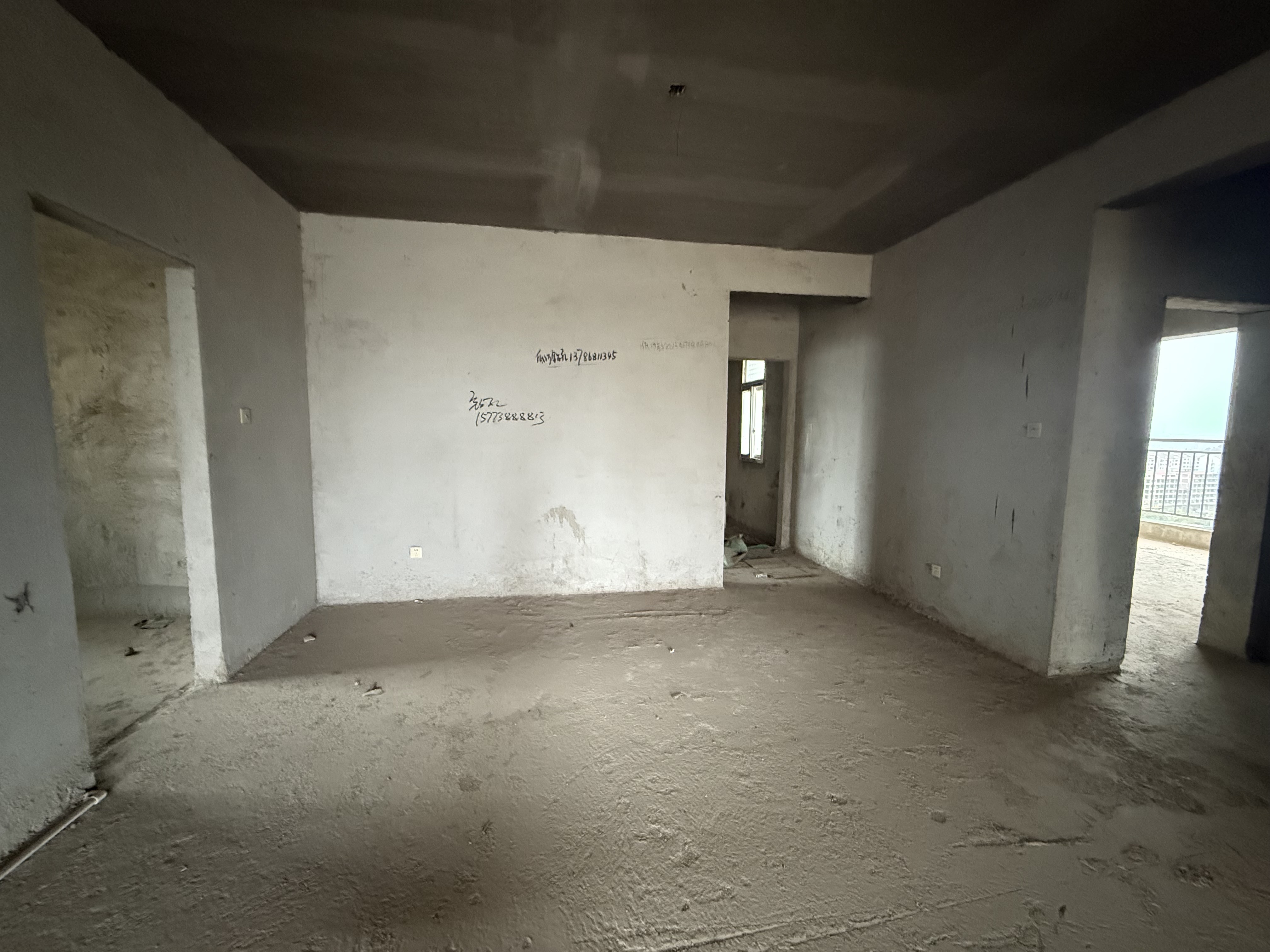 新世界建材城 3室2厅2卫 48.8万 新世界建材城 3室2厅2卫 48.8万客厅