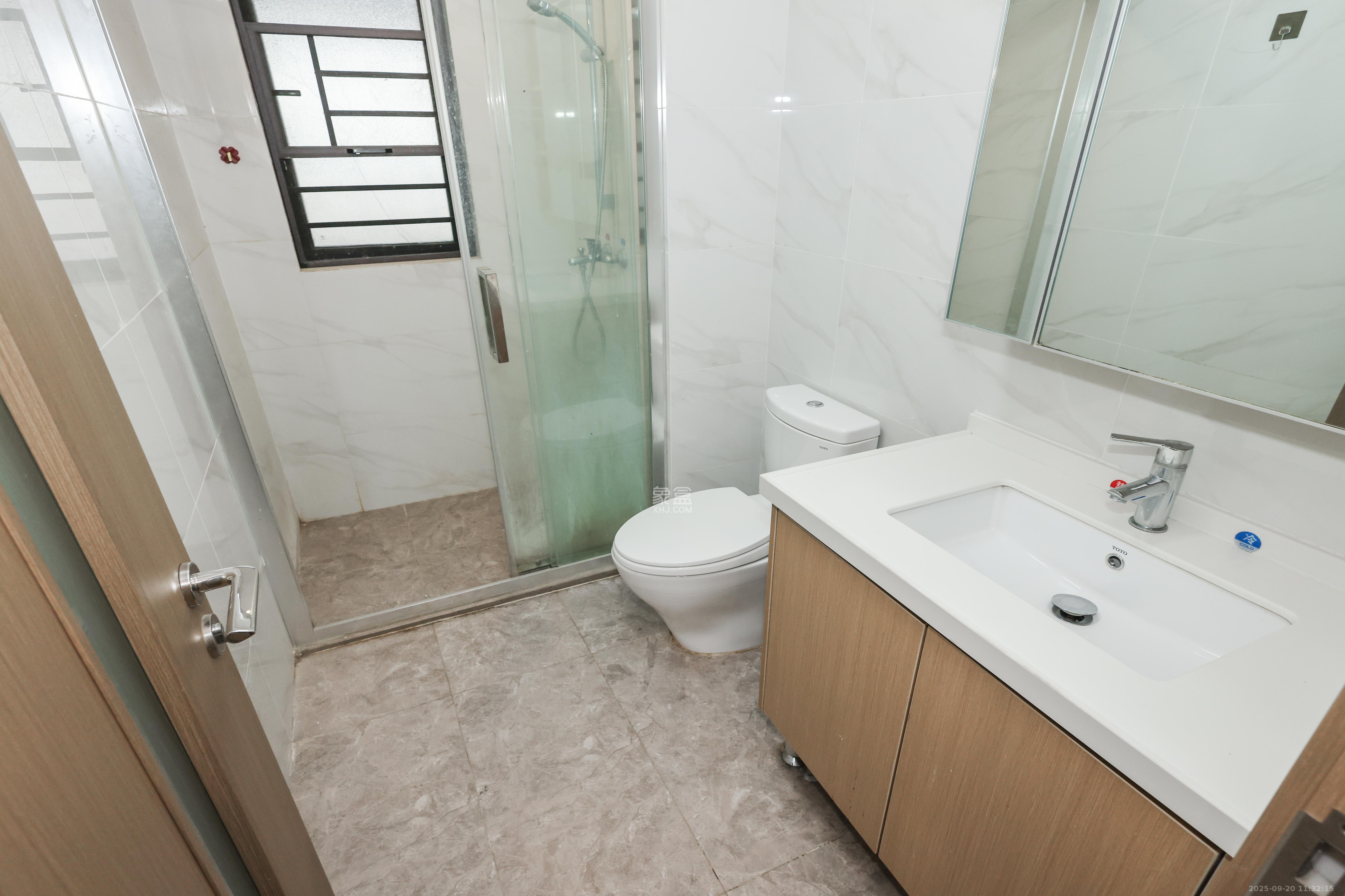 招商华发依云曦城  3室2厅2卫    2300.0元/月室内图