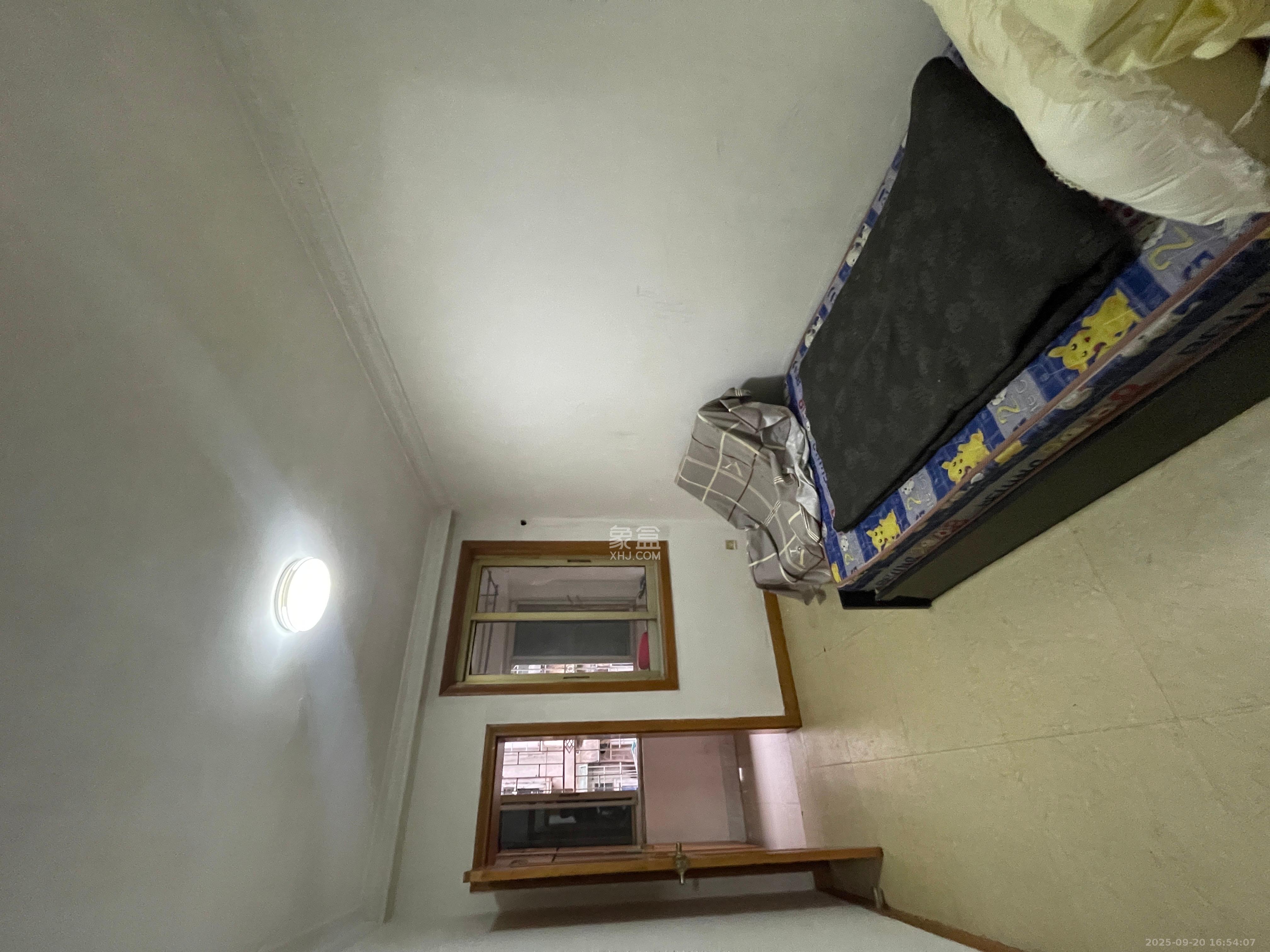 中意花苑  1室1厅1卫    1600.0元/月室内图