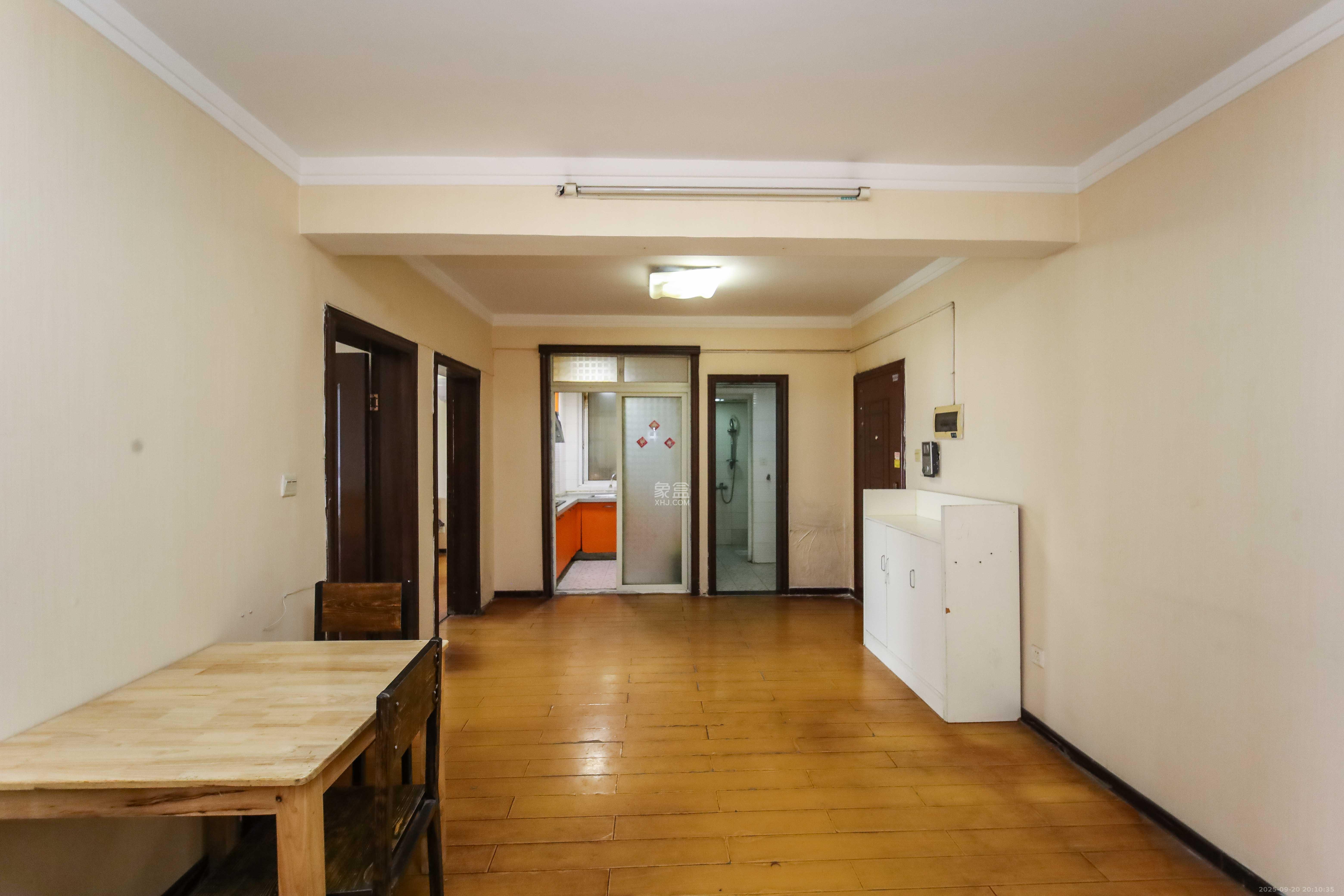 诺亚方舟大厦  2室2厅1卫    52.0万客厅