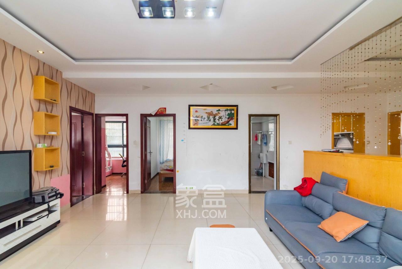 银盘鑫城  3室2厅2卫    1500.0元/月 银盘鑫城  3室2厅2卫    1500.0元/月