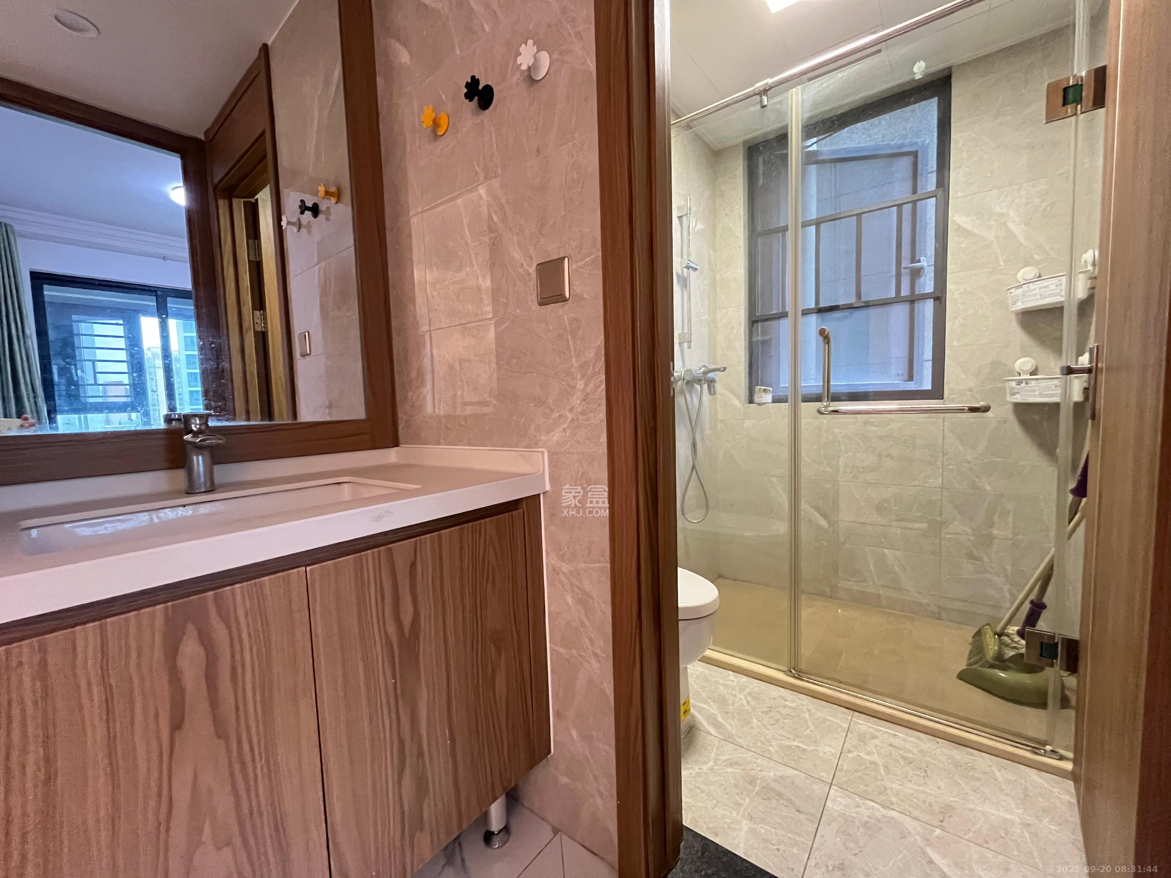 中海阅江府 3室2厅2卫 3800.0元/月 中海阅江府 3室2厅2卫 3800.0元/月室内图