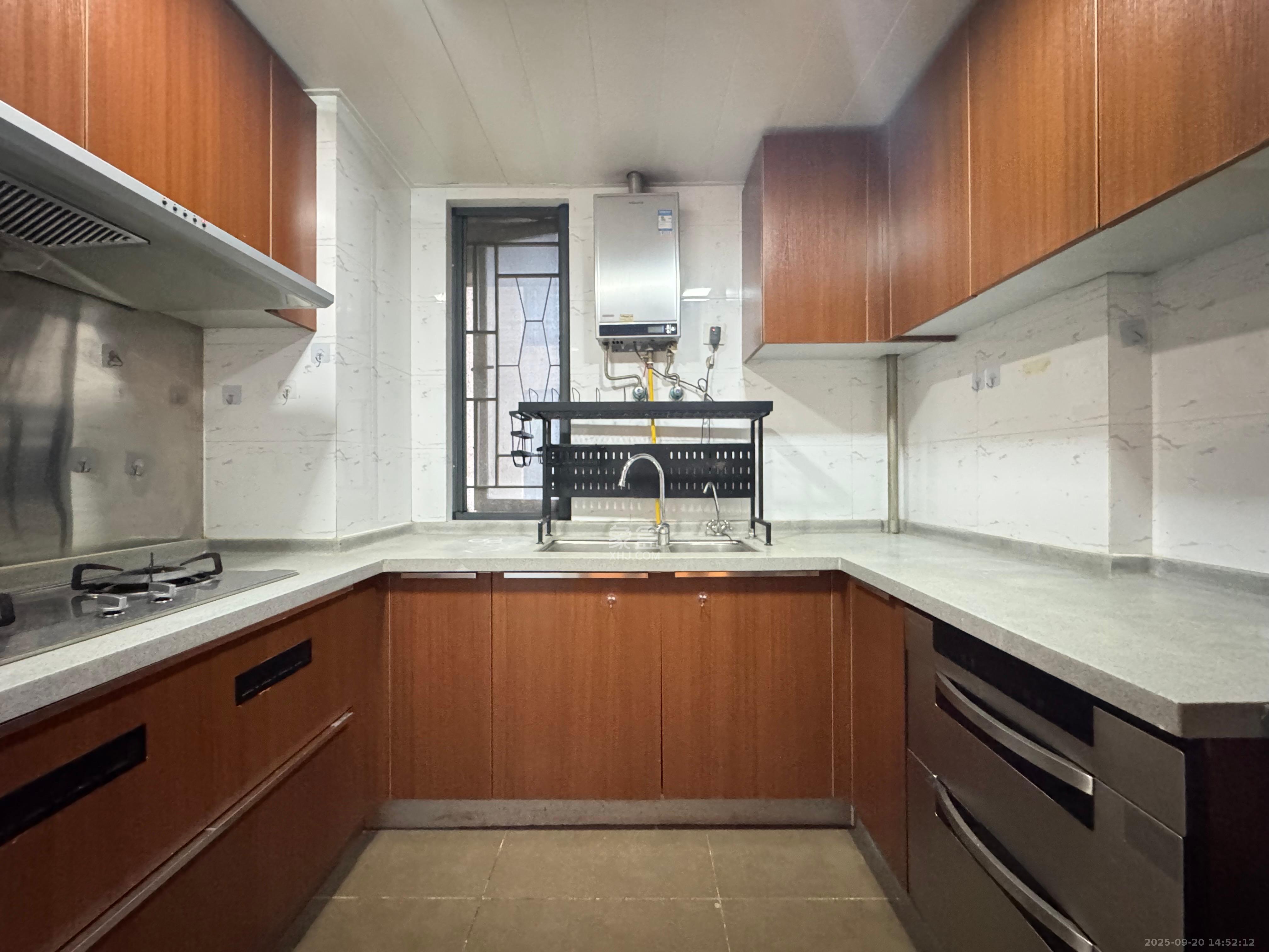 万科城 3室2厅1卫 2600.0元/月 万科城 3室2厅1卫 2600.0元/月室内图