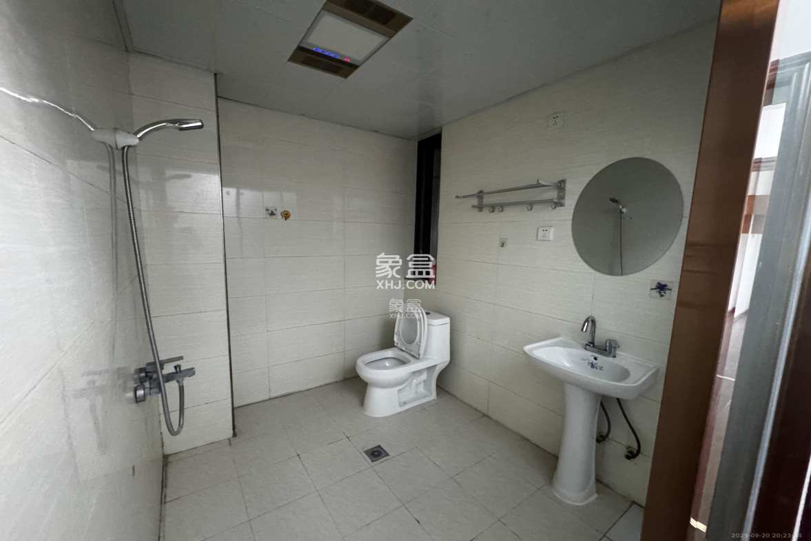 优山美地  3室1厅1卫    2100.0元/月 优山美地  3室1厅1卫    2100.0元/月室内图