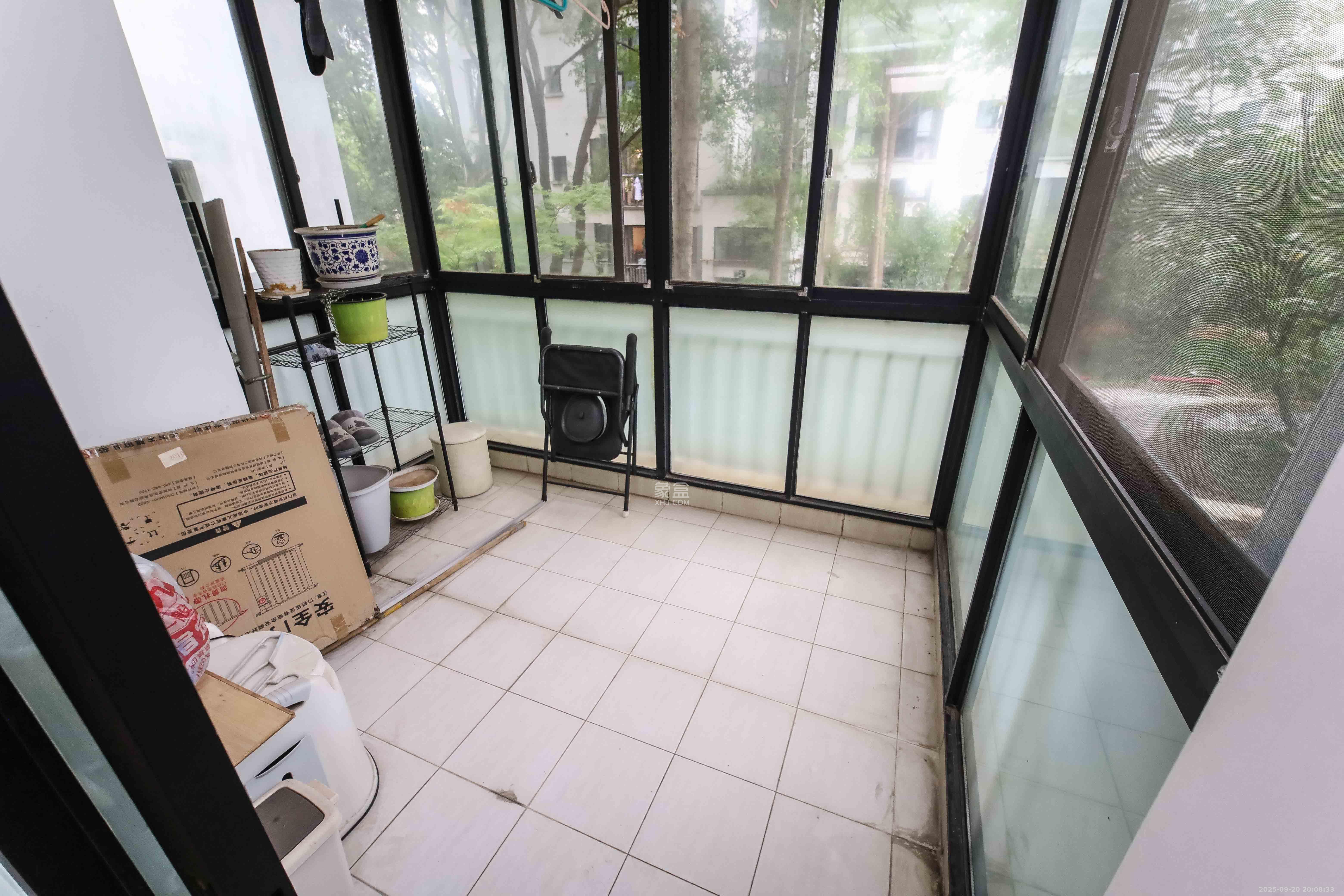 西街花园  3室2厅2卫    140.0万阳台