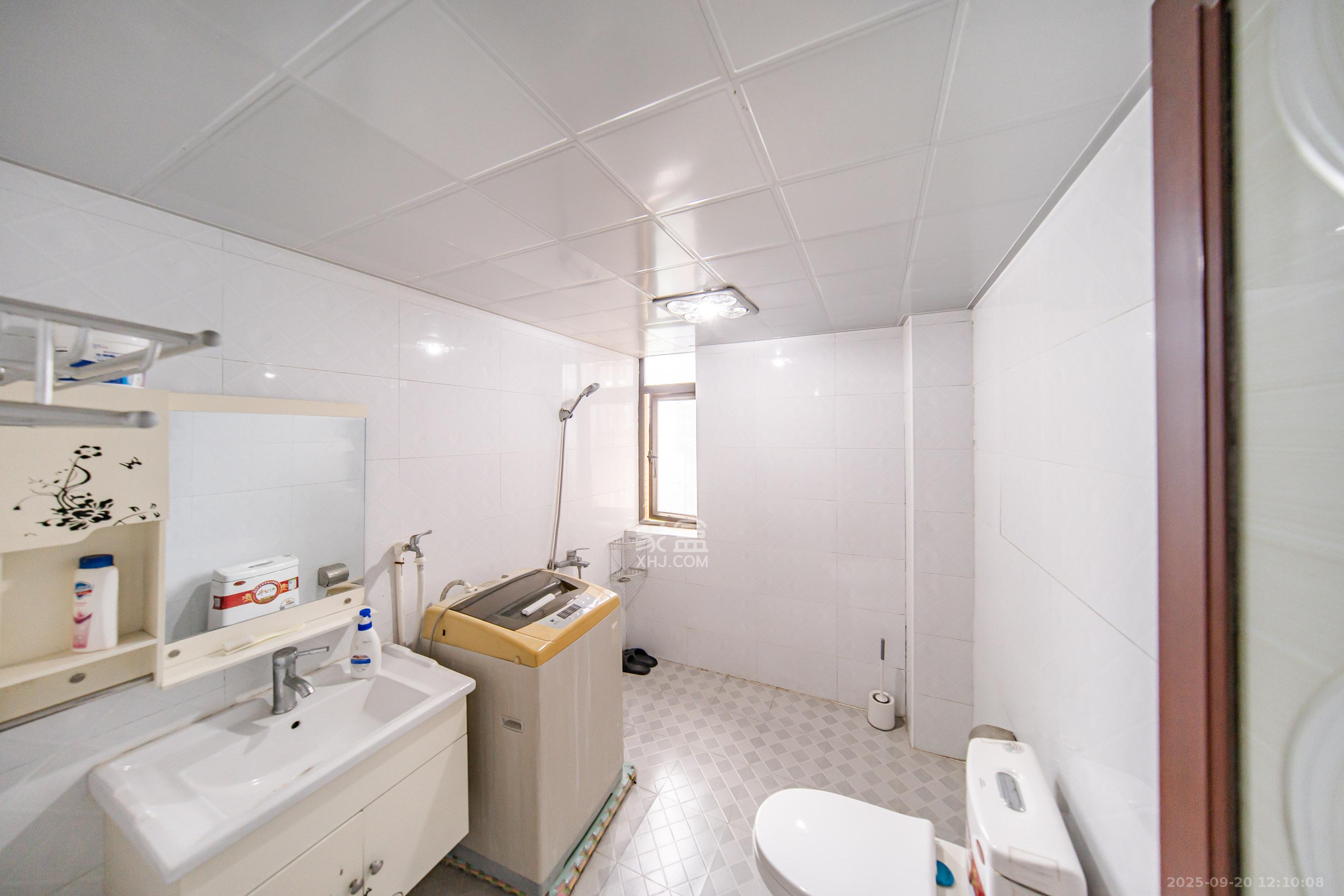 曙光泊岸 1室2厅1卫 183.0万 曙光泊岸 1室2厅1卫 183.0万卫生间