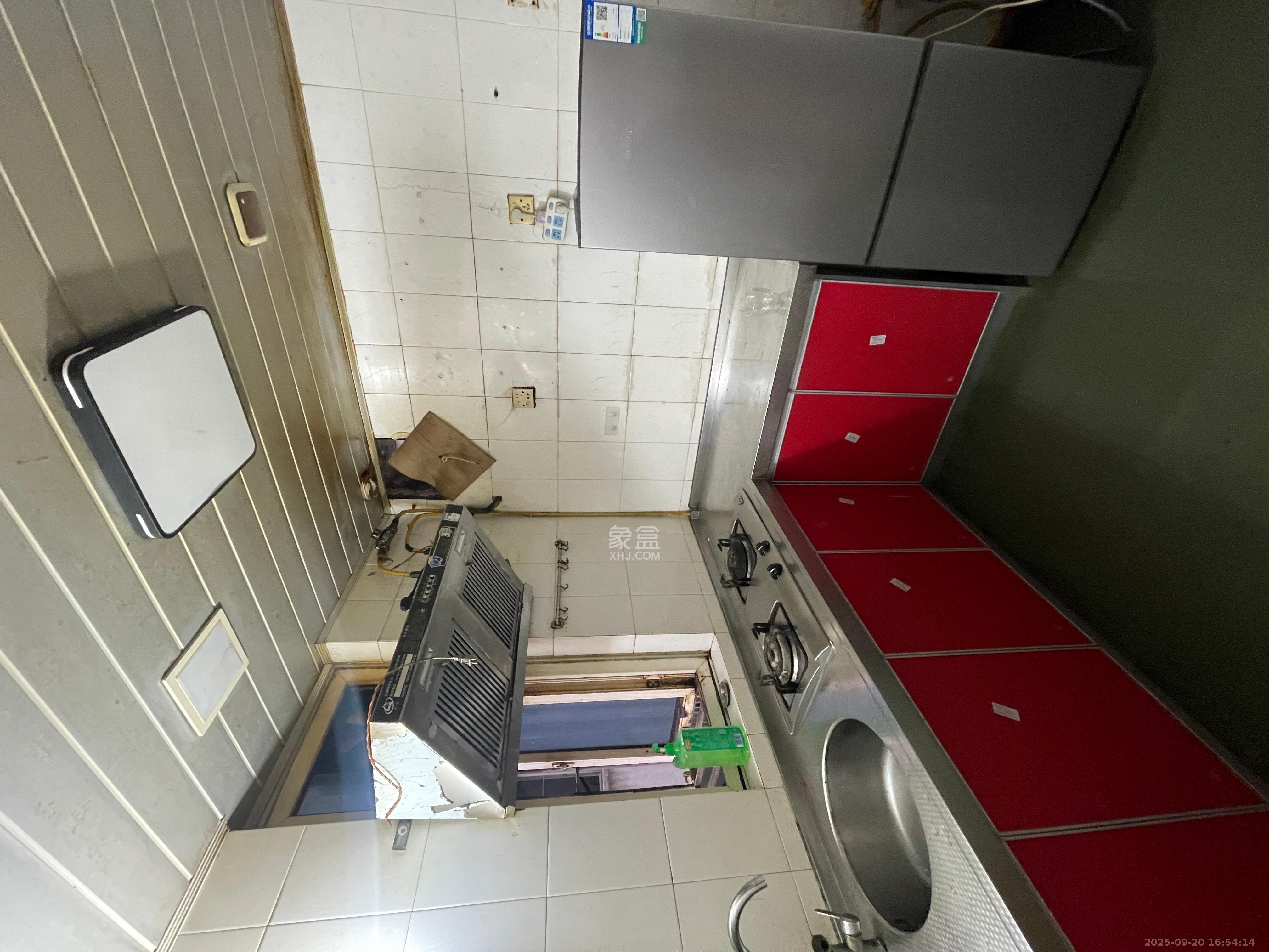 中意花苑  1室1厅1卫    1600.0元/月室内图