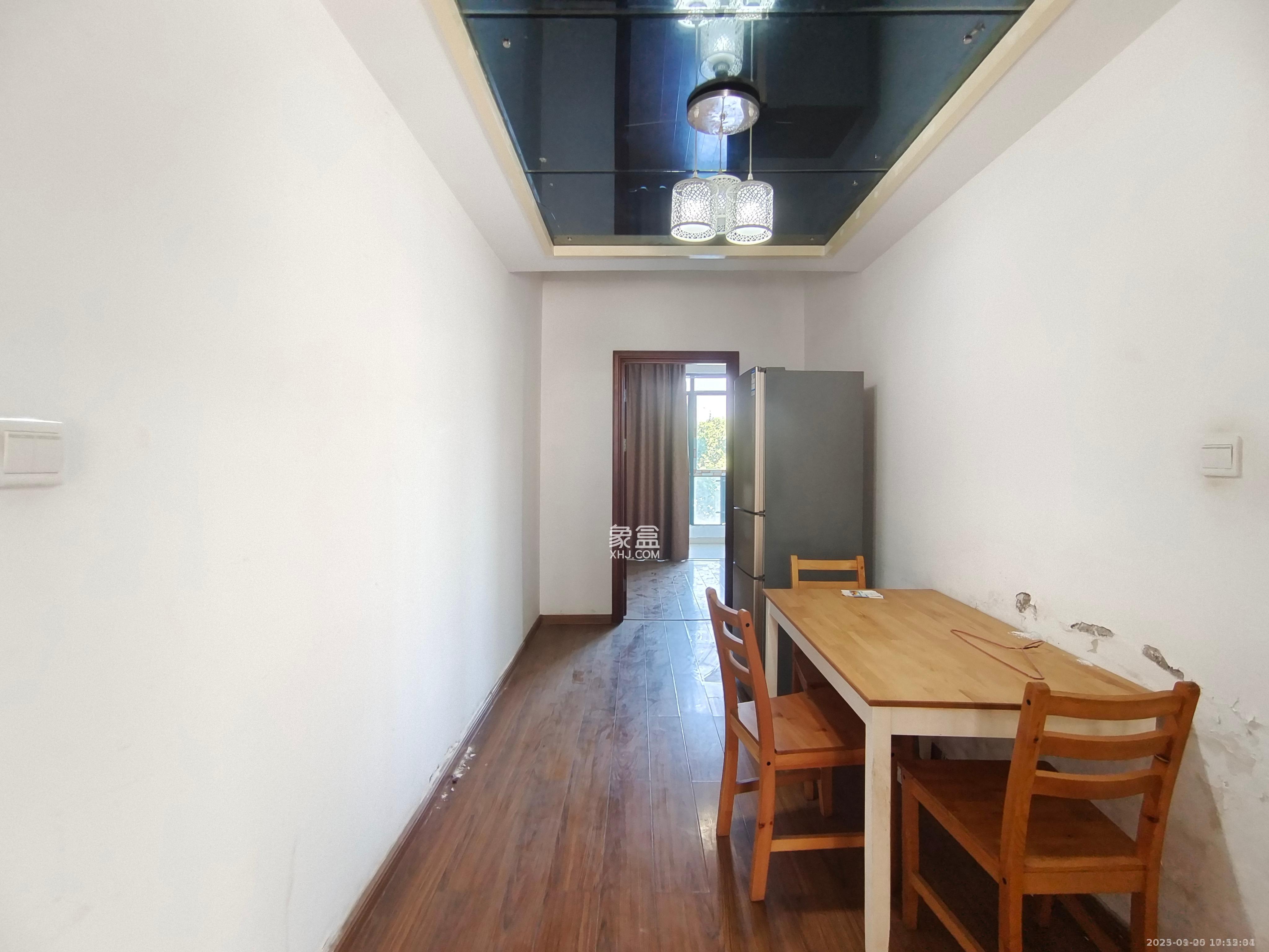 阳光100三期 3室2厅2卫 2100.0元/月 阳光100三期 3室2厅2卫 2100.0元/月室内图