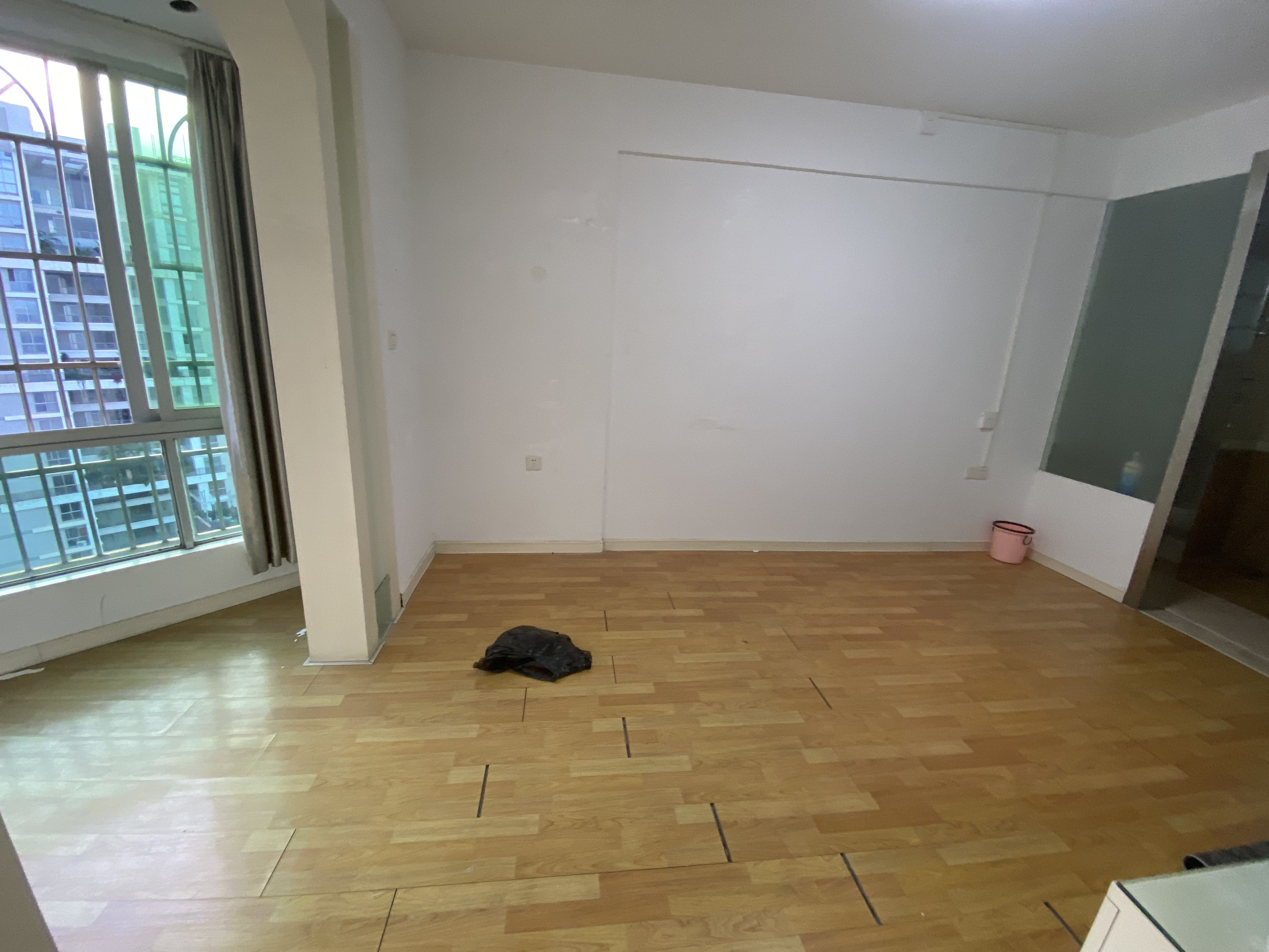 富豪大厦(富豪花园) 3室2厅1卫 2900.0元/月 富豪大厦(富豪花园) 3室2厅1卫 2900.0元/月室内图