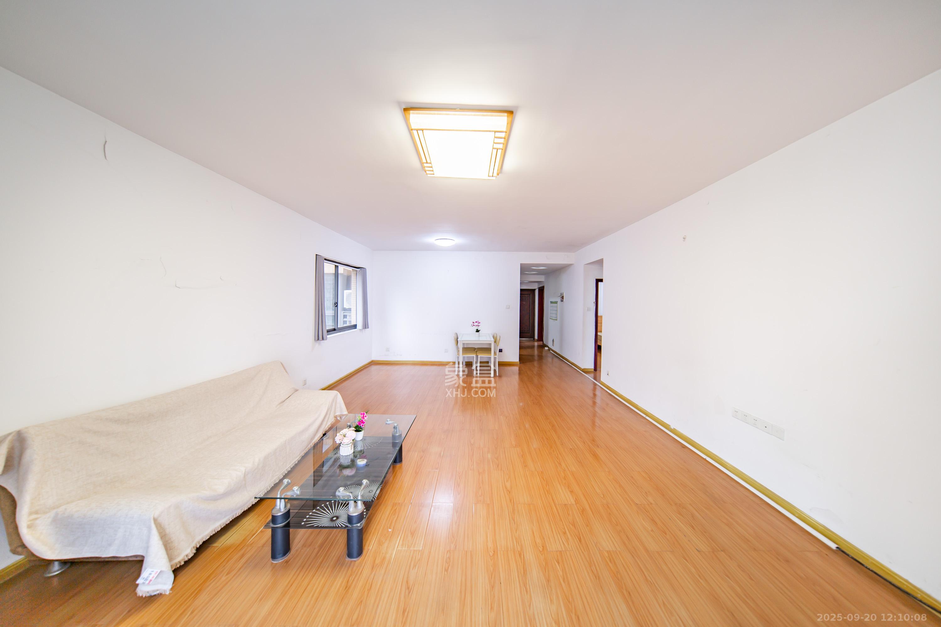 曙光泊岸 1室2厅1卫 183.0万 曙光泊岸 1室2厅1卫 183.0万客厅