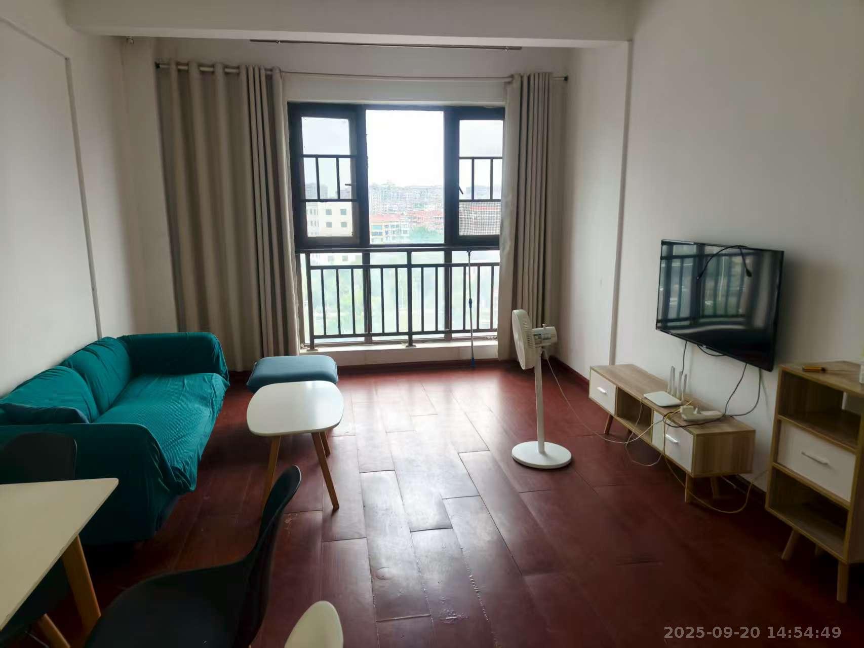 庐山恋 2室2厅1卫 1400.0元/月 庐山恋 2室2厅1卫 1400.0元/月室内图