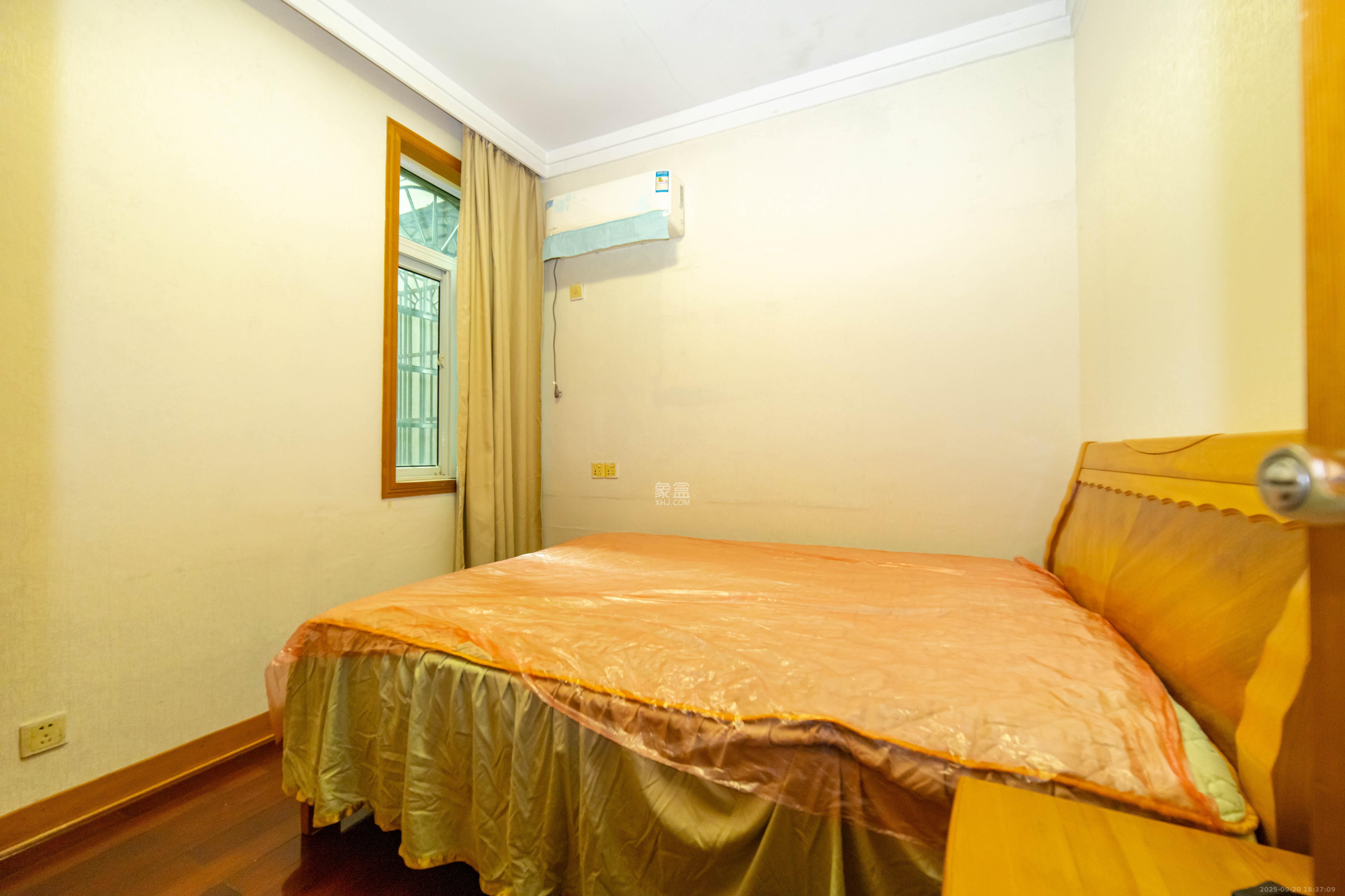 欣安小区  3室2厅2卫    71.8万卧室